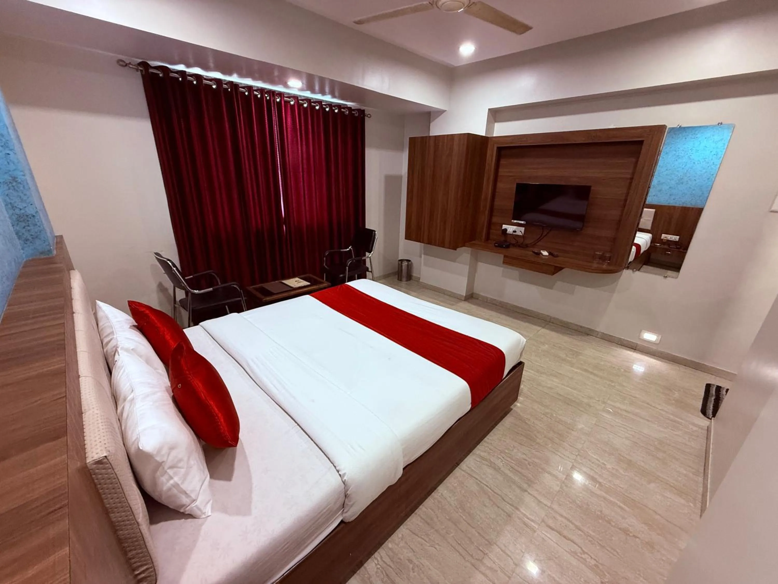 Bed in Hotel Arya Residency Rabale