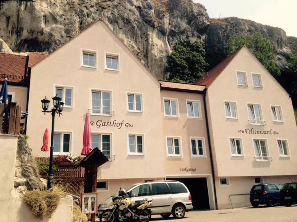 Property building in Gasthaus Felsenwastl