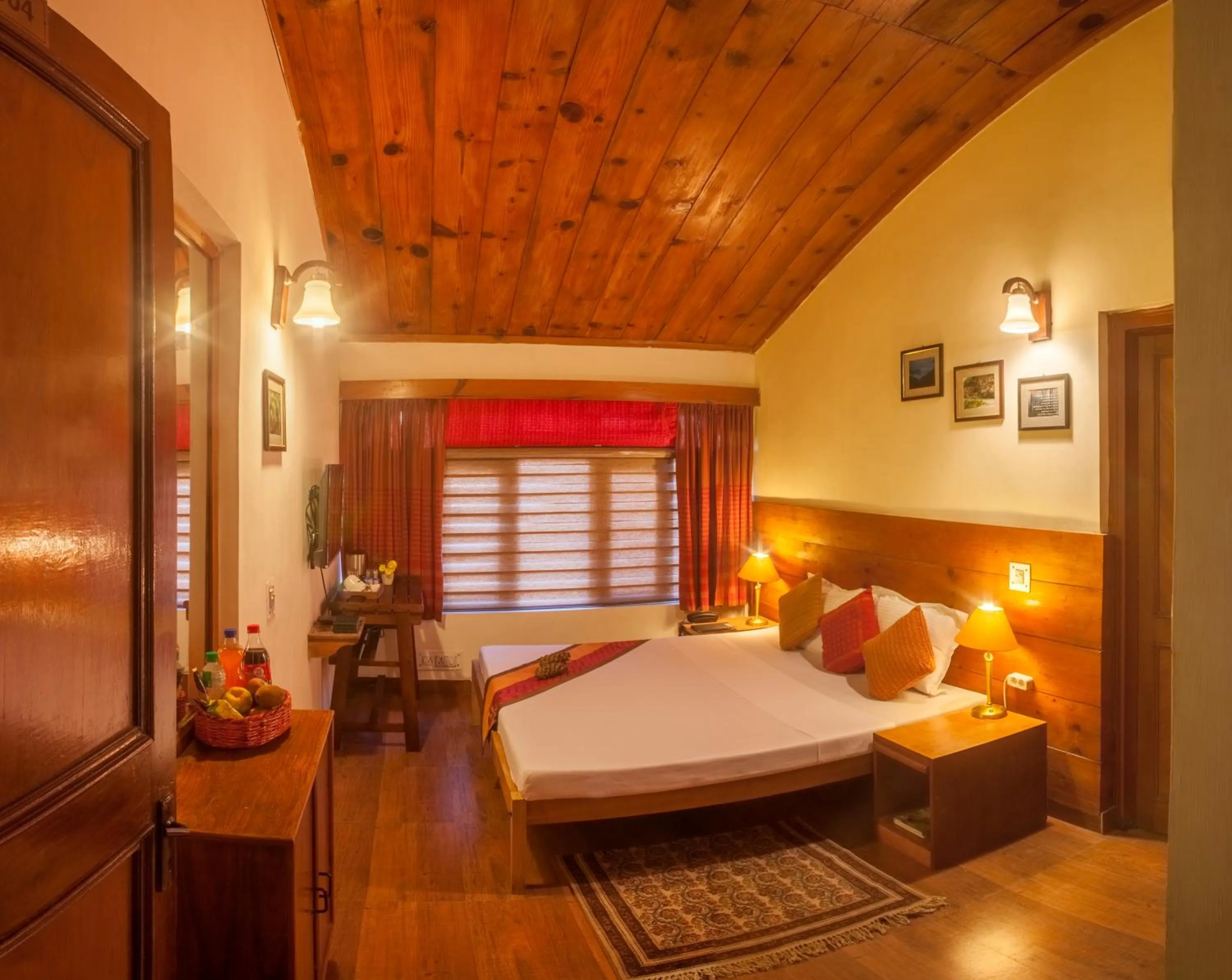 Photo of the whole room, Bed in The Hermitage Kanatal