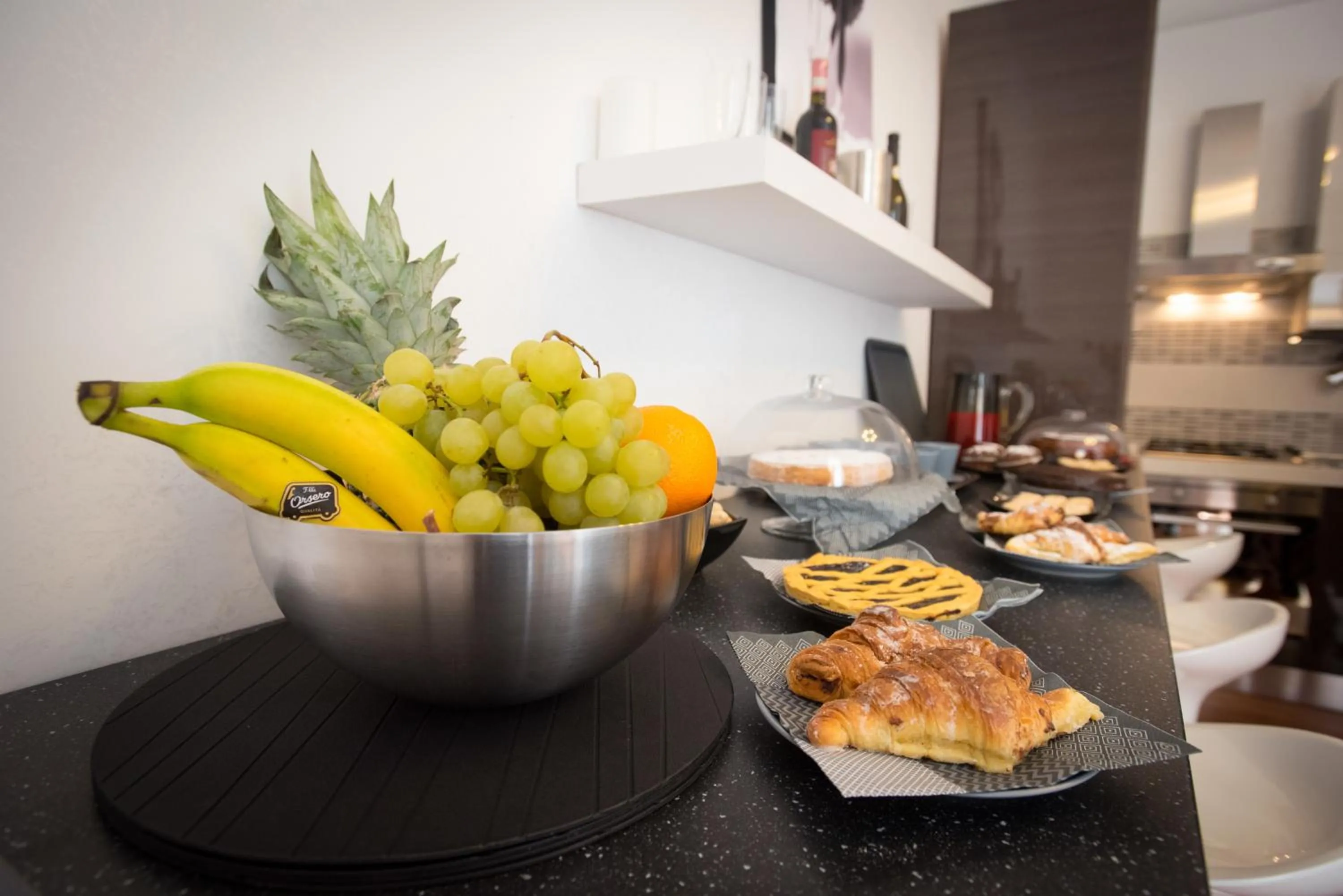 Continental breakfast in Vatican Art Place