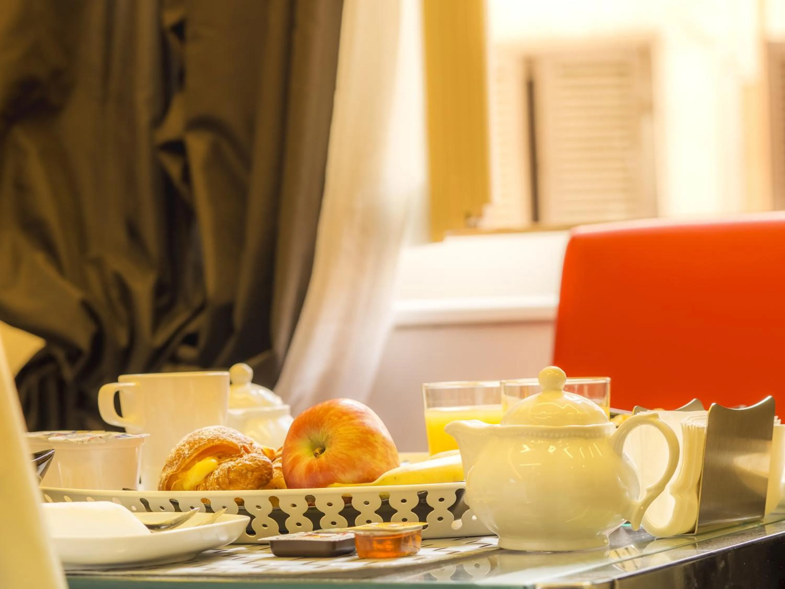 Communal lounge/ TV room in Navona Living Rome