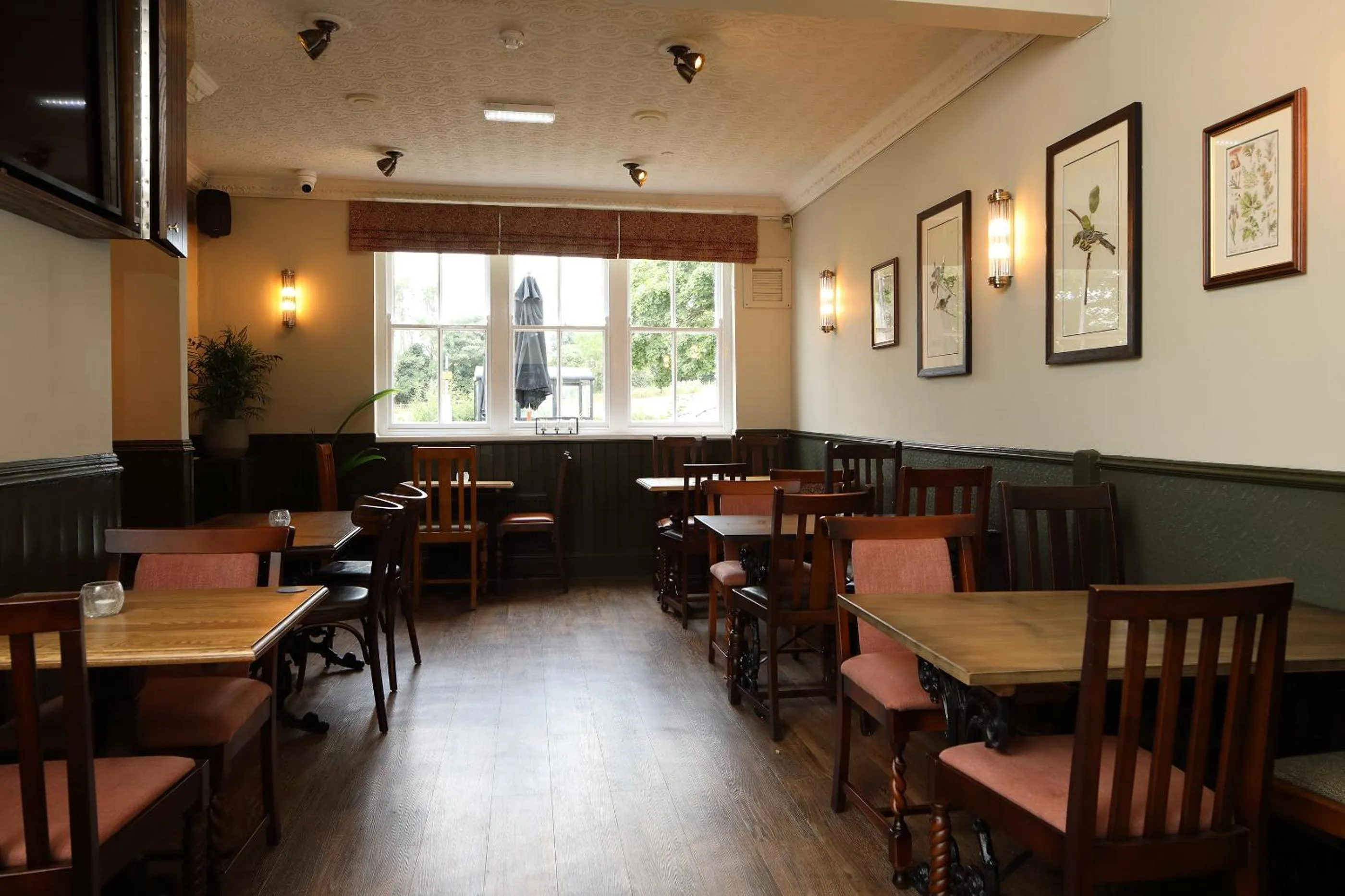 Dining area in The Avenue