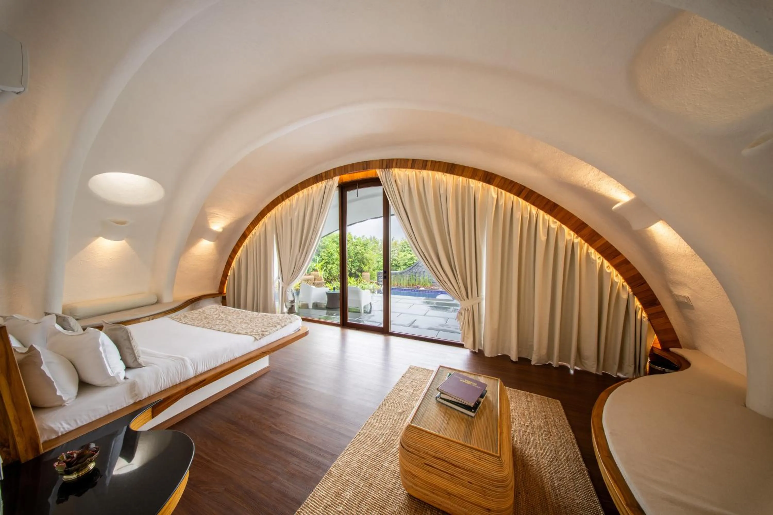 Patio, Bed in Resort Amanzi