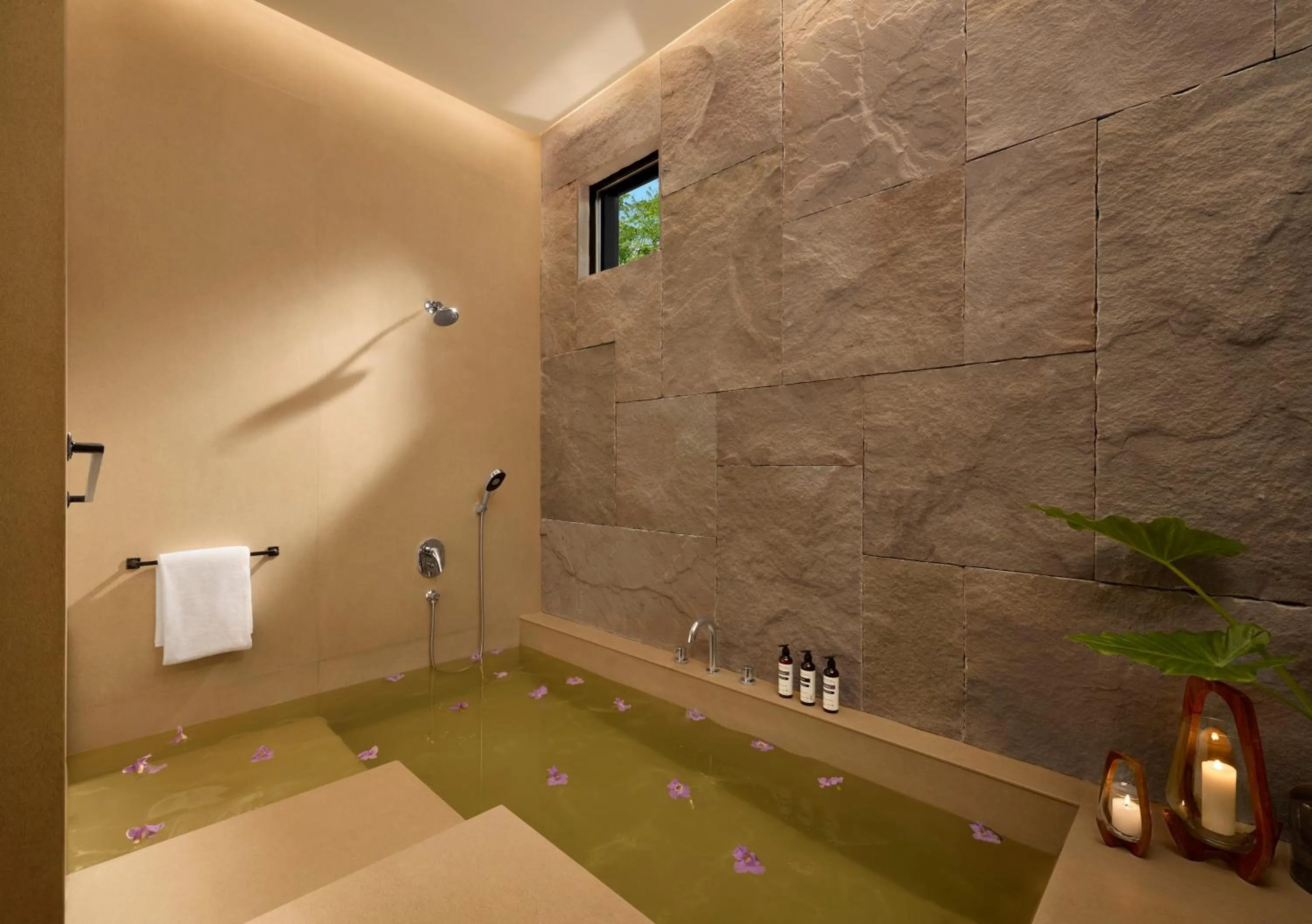 Shower in Resort Amanzi