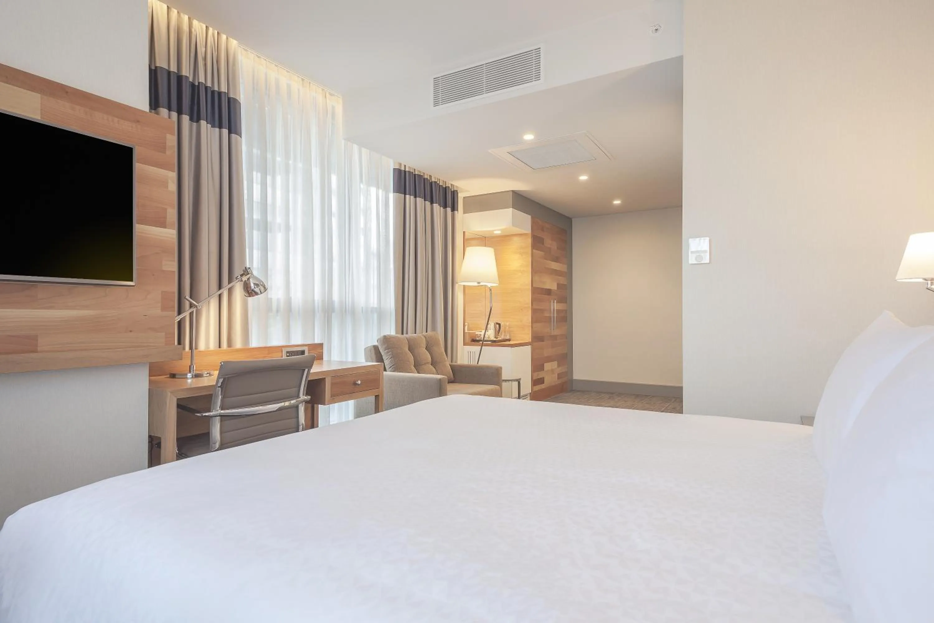 Bed in Four Points by Sheraton Istanbul Batisehir