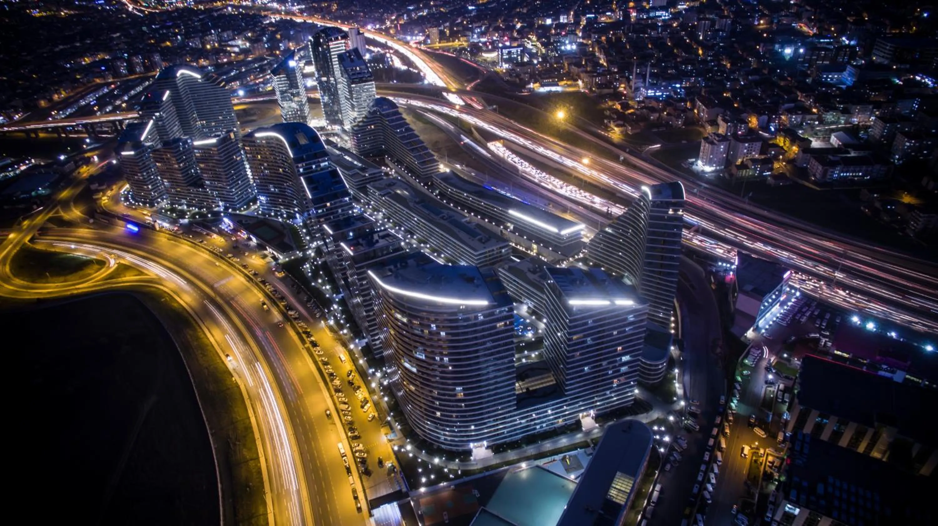 Night, Bird's-eye View in Four Points by Sheraton Istanbul Batisehir