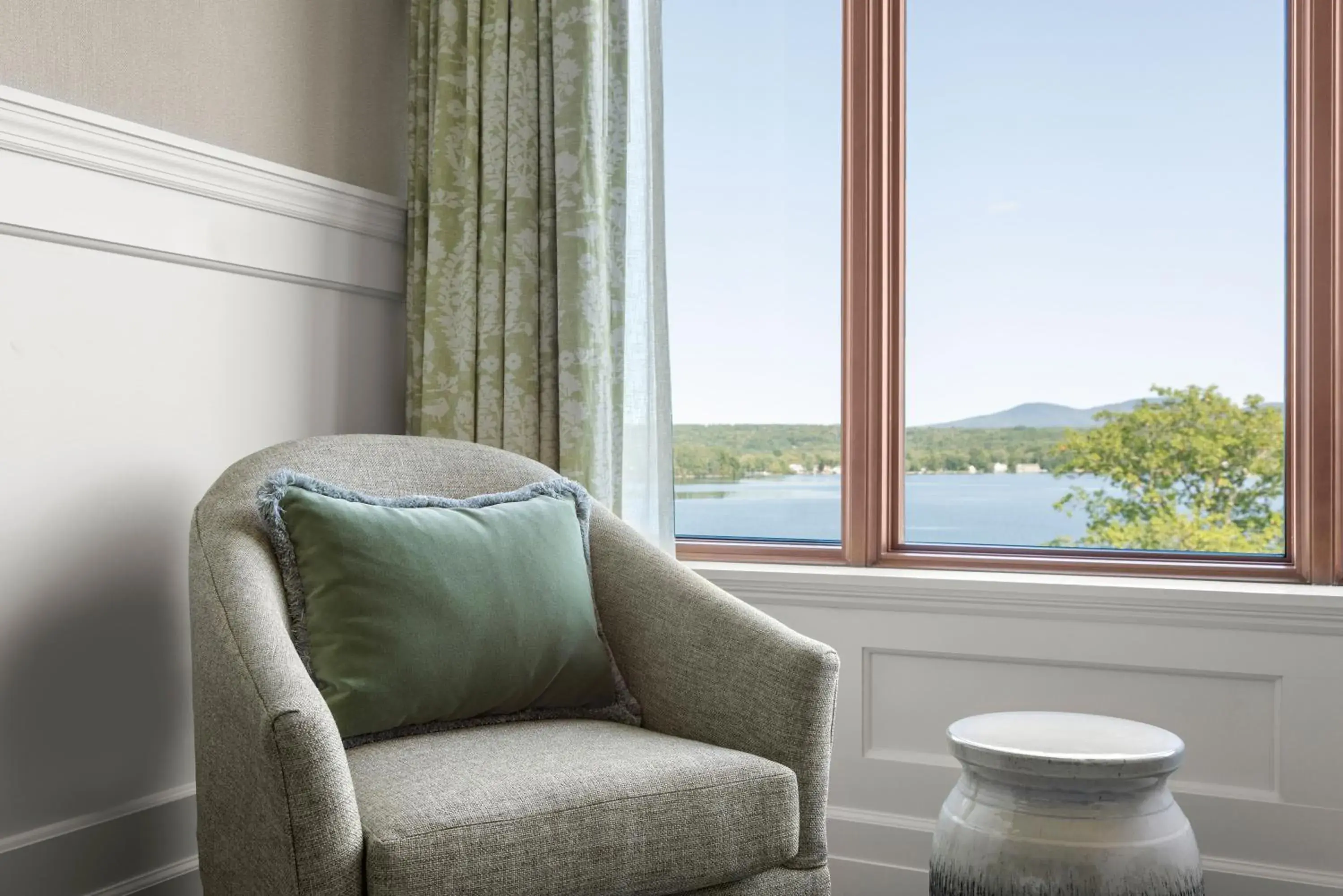 King Room with Lake View in The Lake Estate on Winnisquam King Room with Lake View in The Lake Estate on Winnisquam