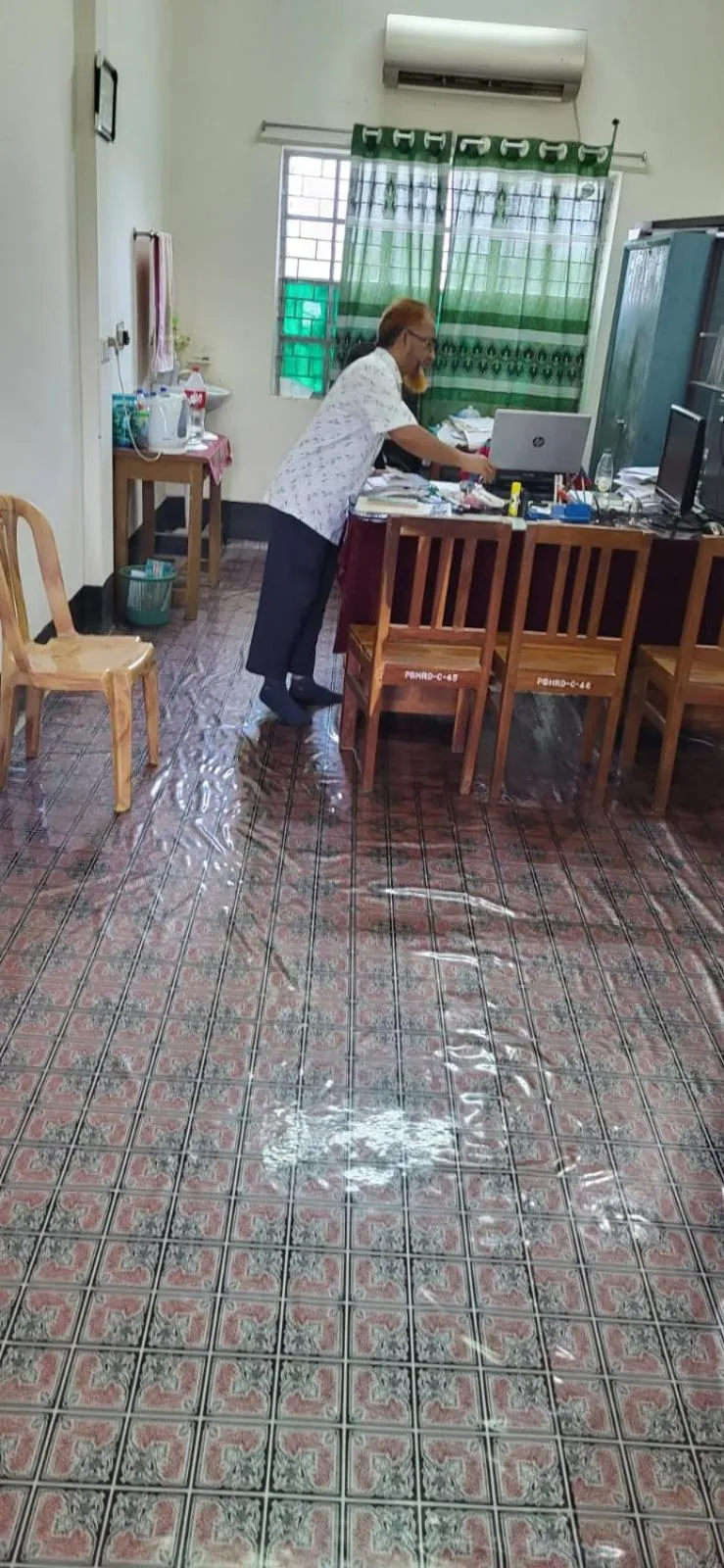 Laurel Lakefront Hotel