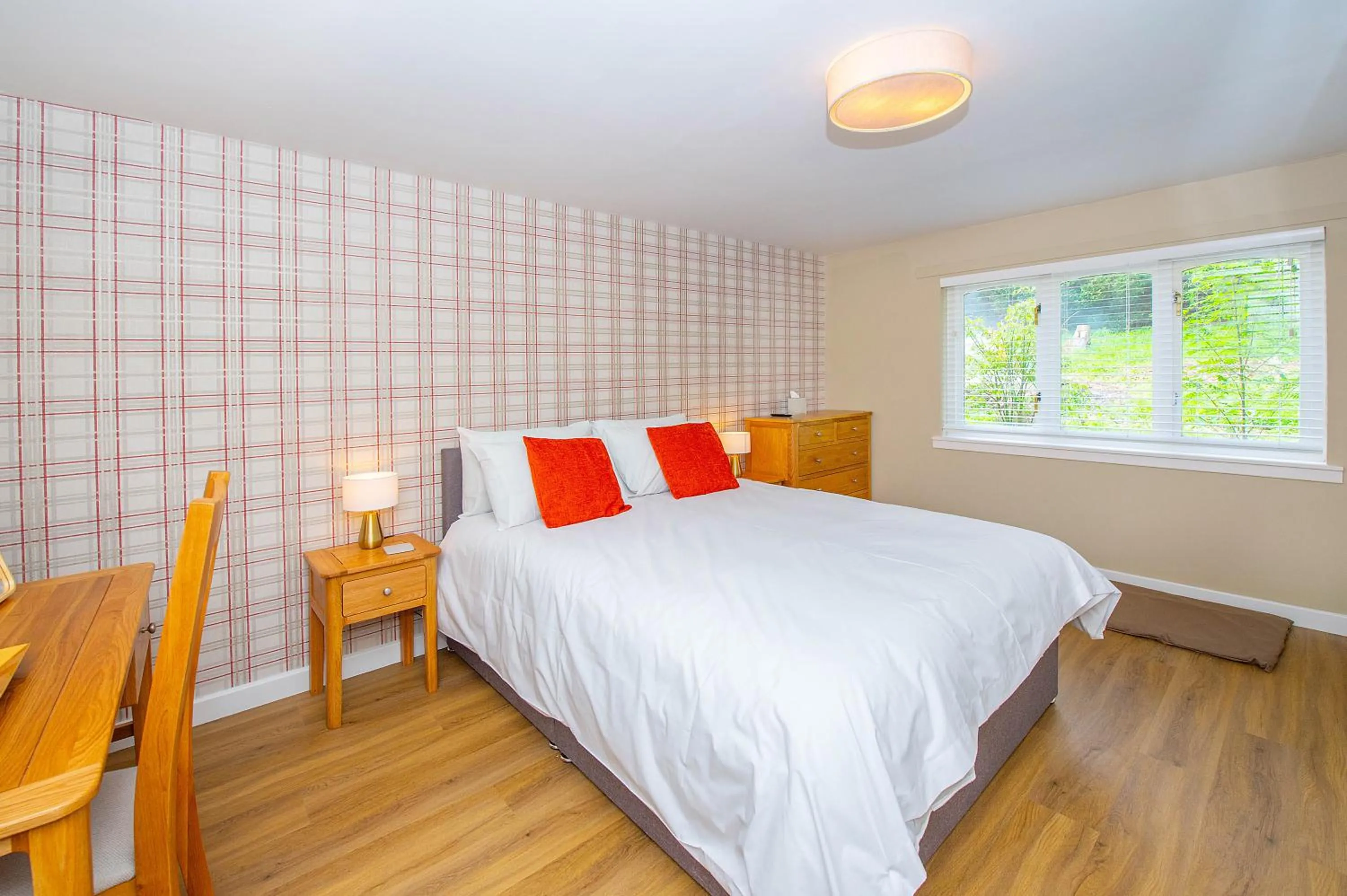 Bed in The Clachan Hotel, Lochearnhead