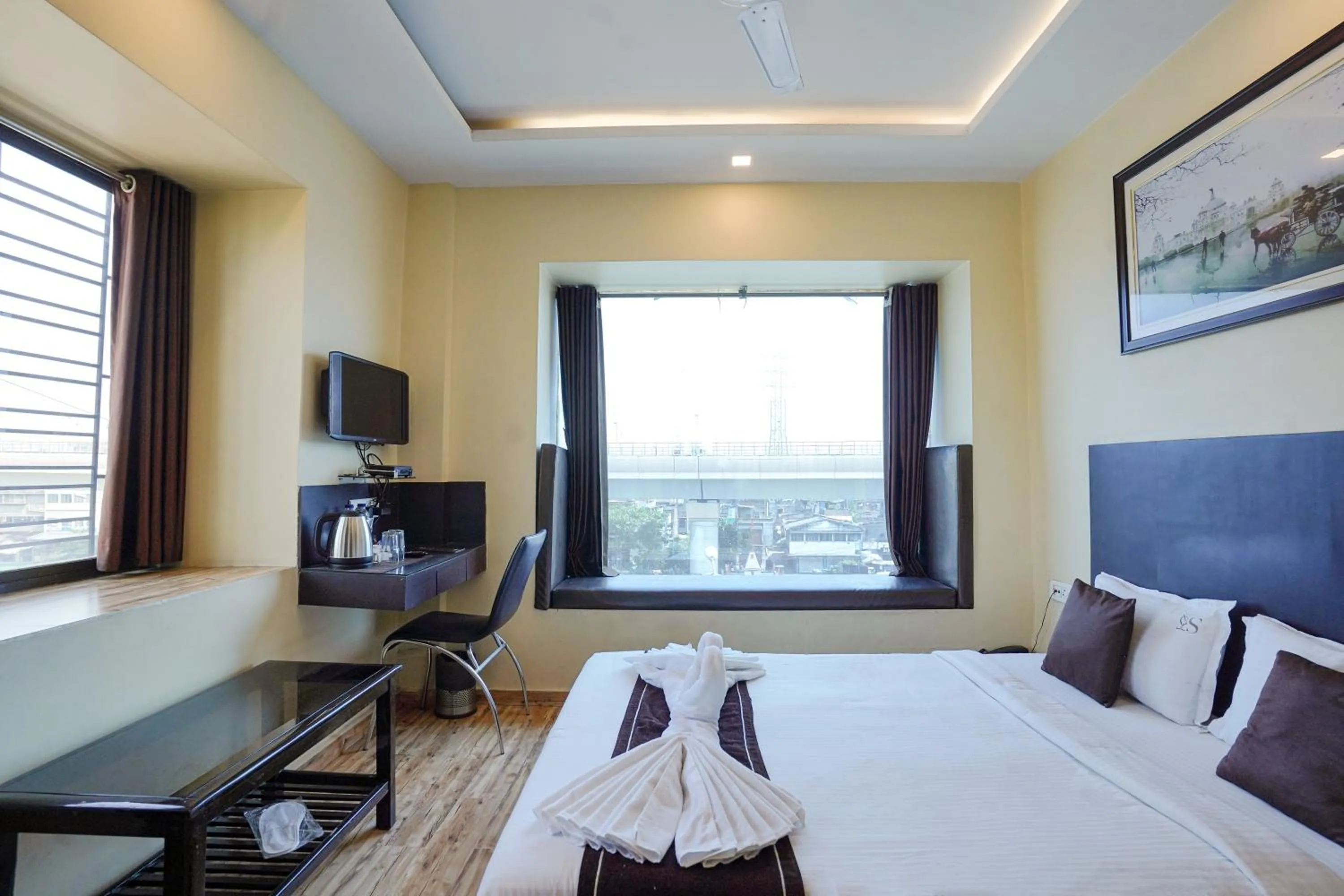 Bed in Hotel Sheldon International Near Science City