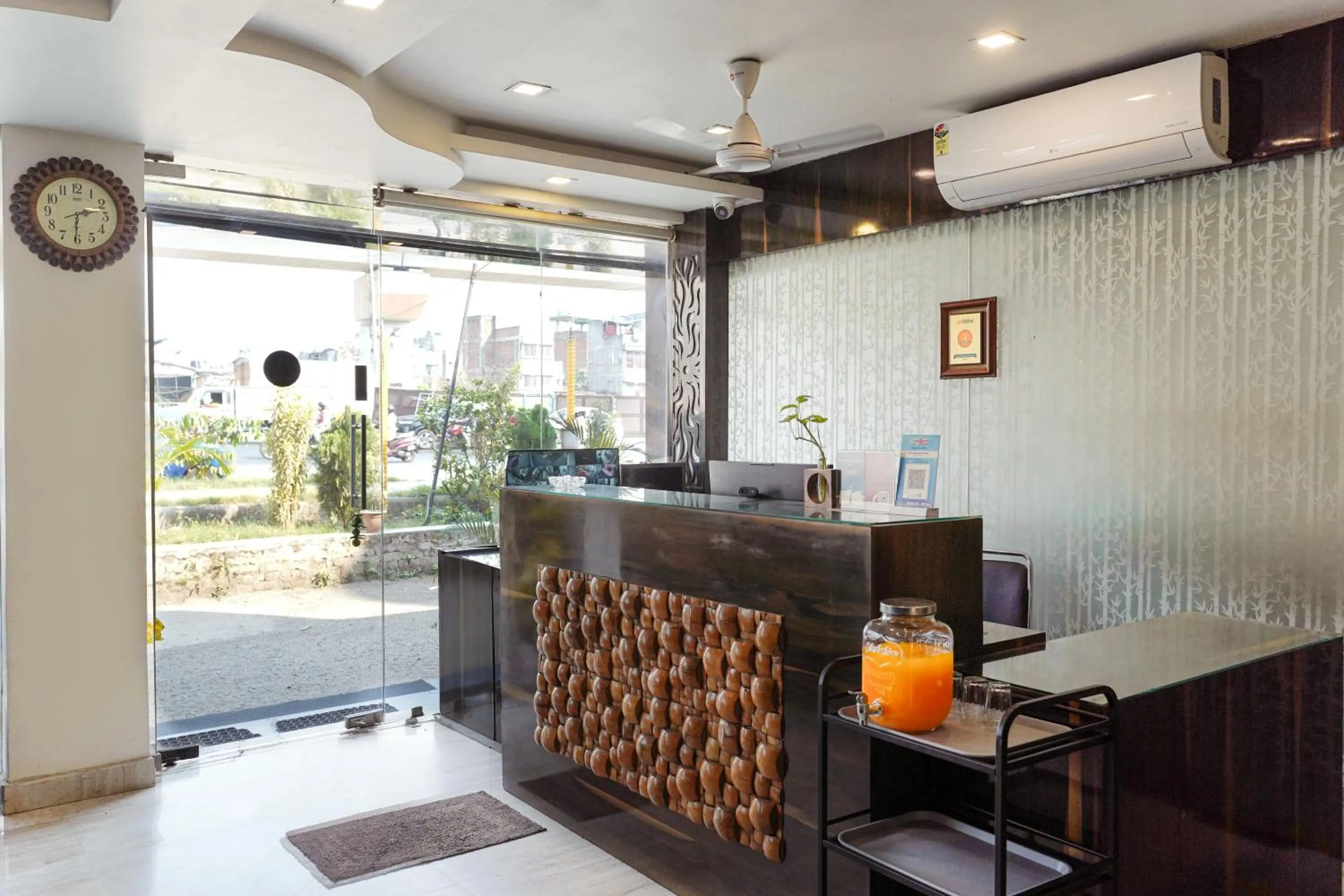 Hotel Sheldon International Near Science City