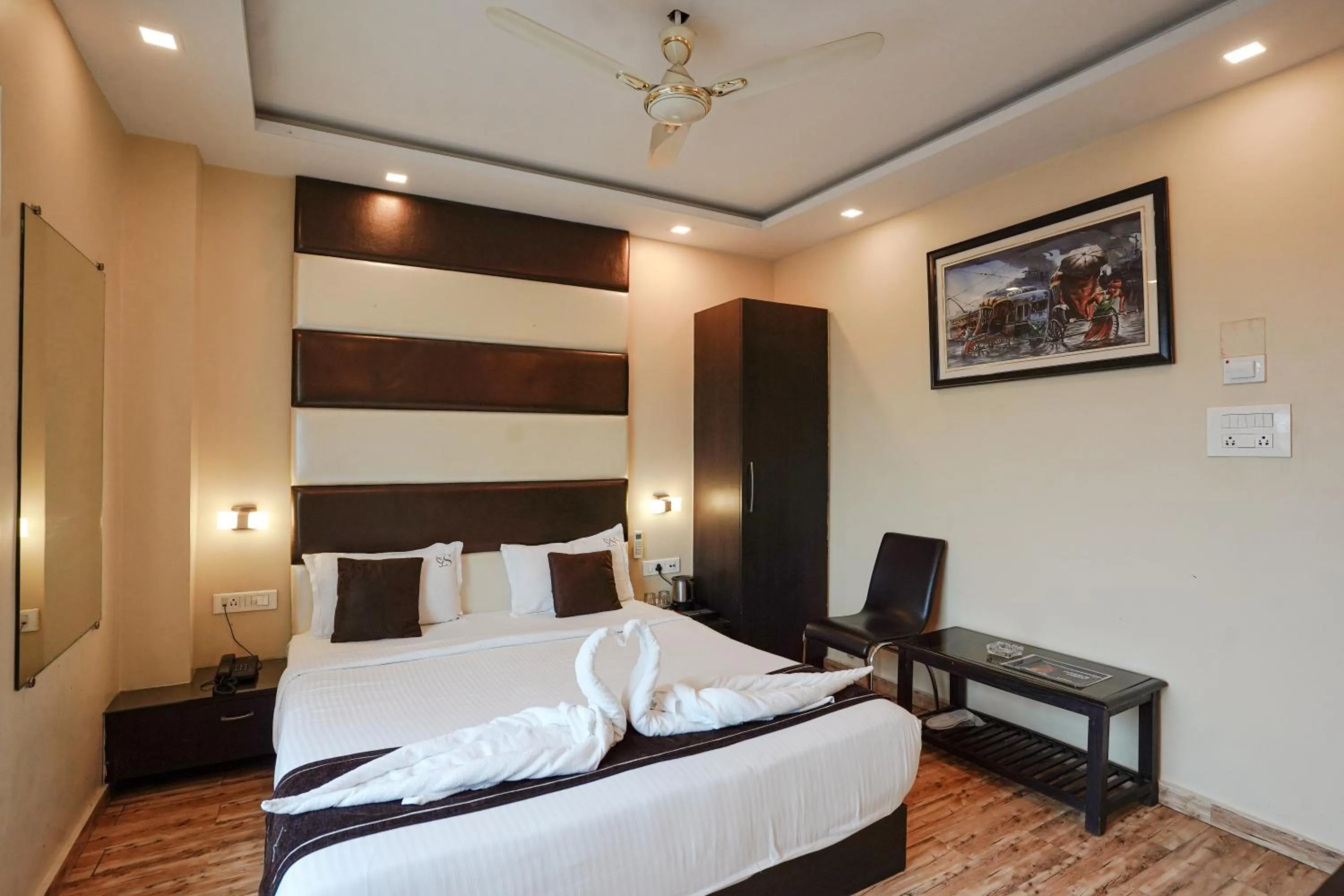 Bed in Hotel Sheldon International Near Science City