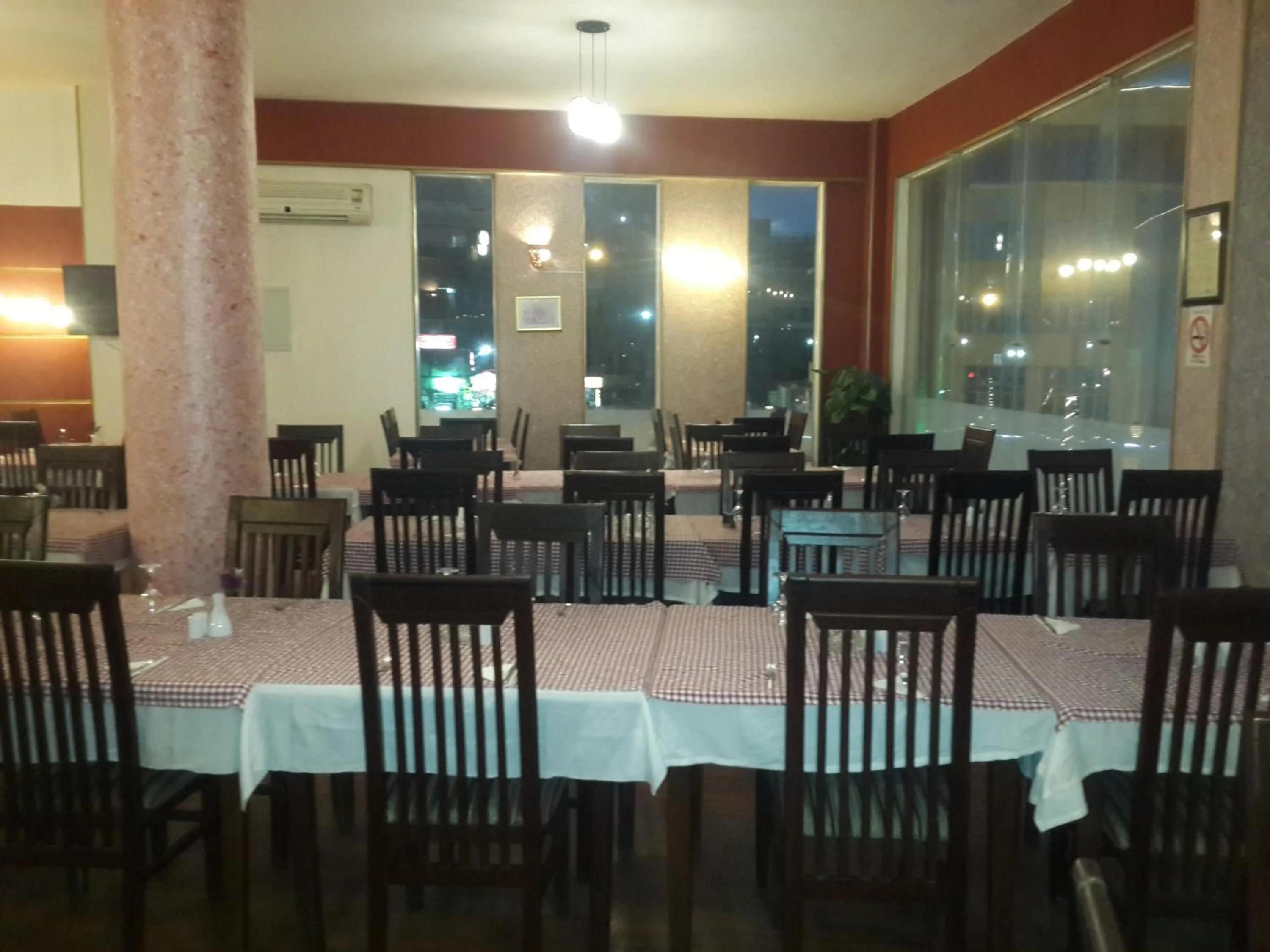 Restaurant/places to eat in Jewel Glorious Hotel