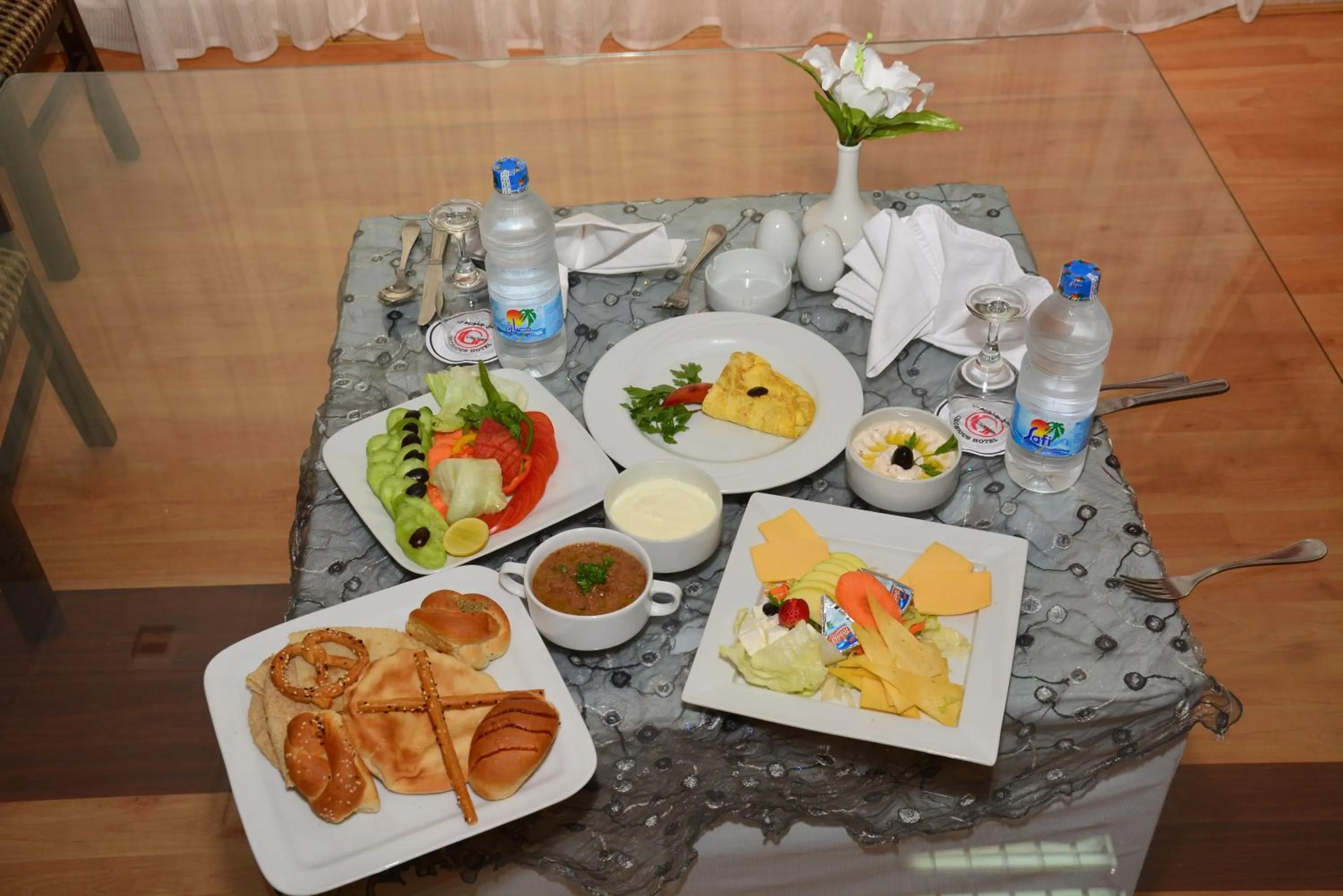 Food in Jewel Glorious Hotel