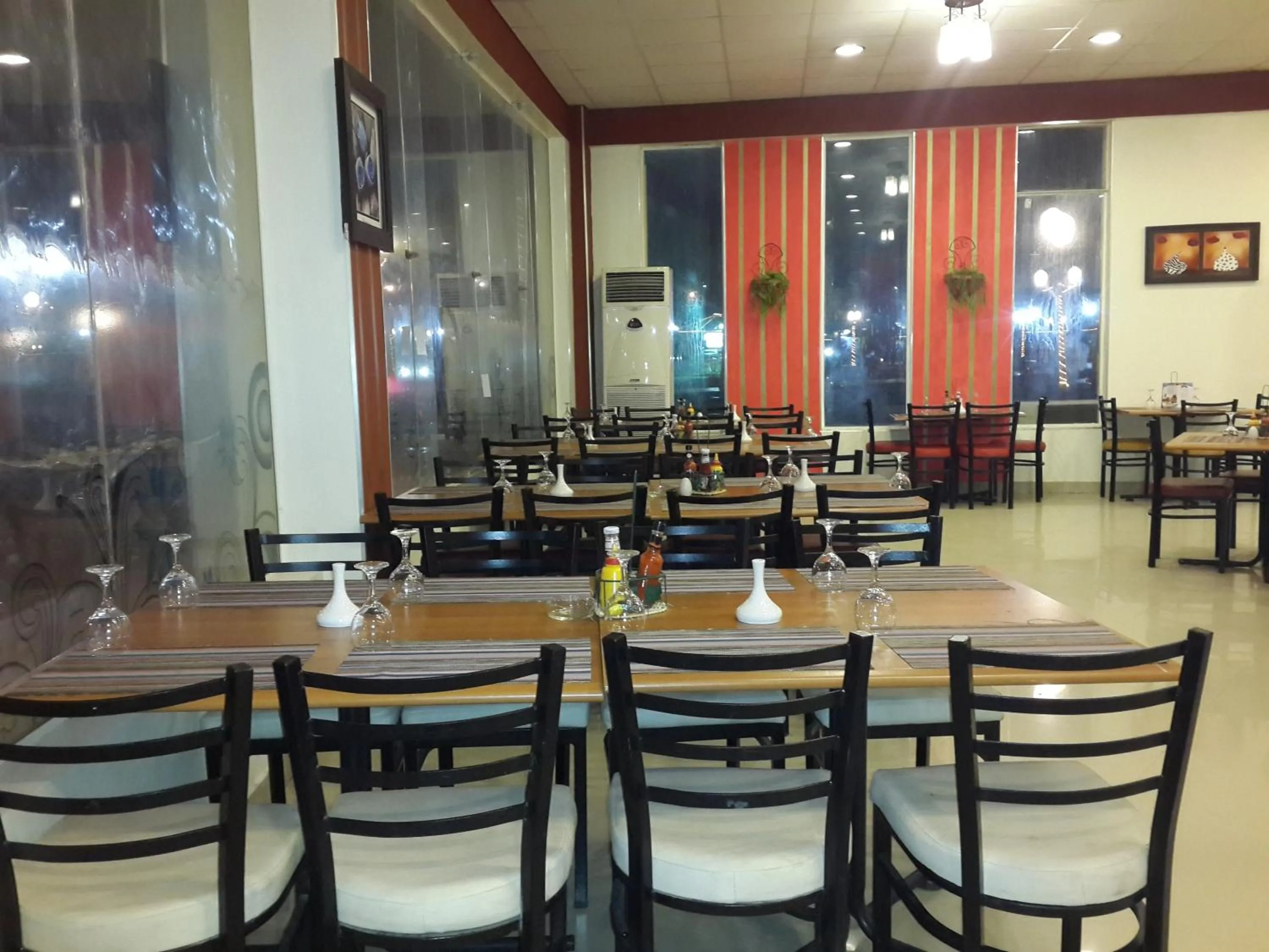 Restaurant/places to eat in Jewel Glorious Hotel