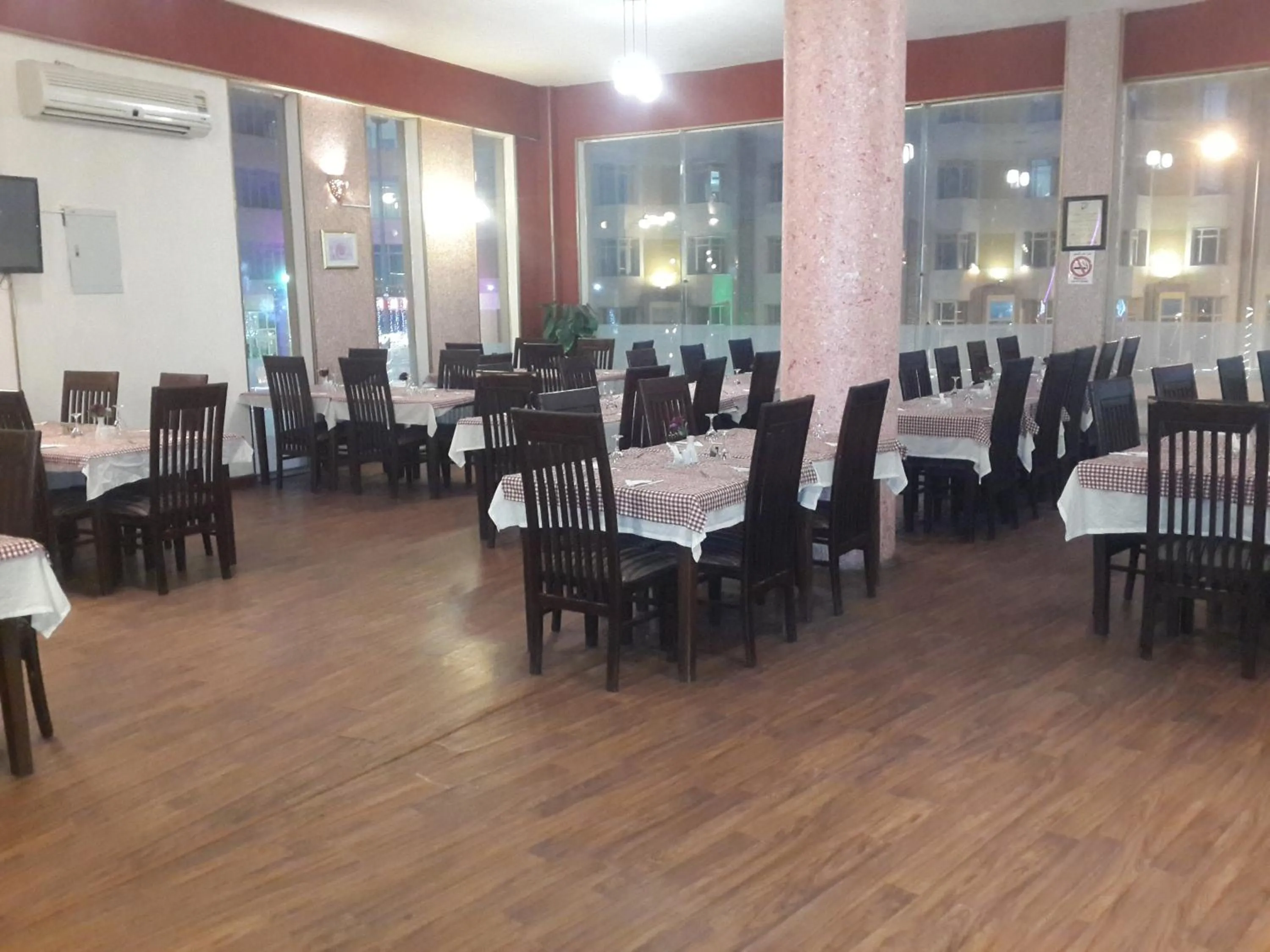 Restaurant/places to eat in Jewel Glorious Hotel