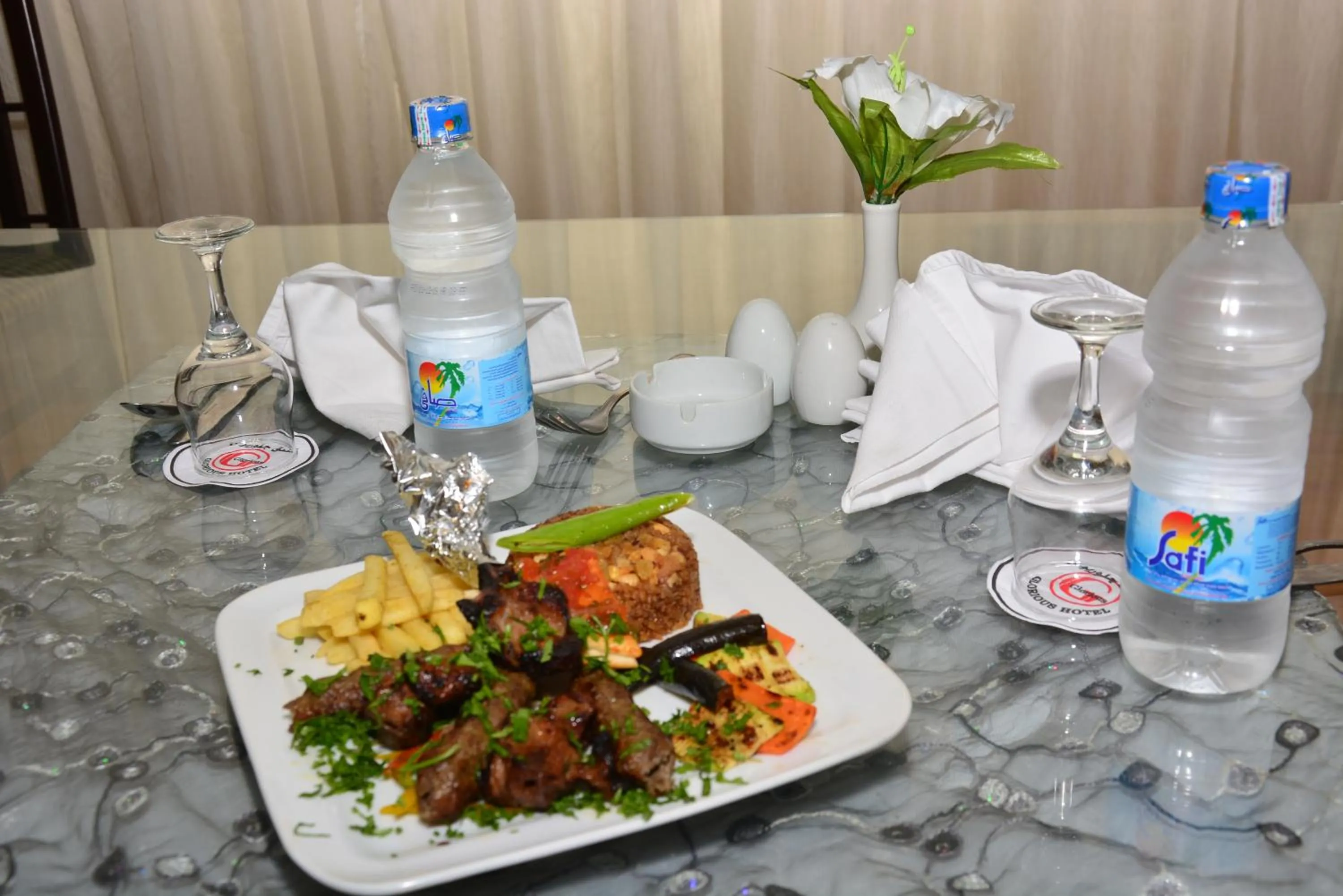 Food and drinks in Jewel Glorious Hotel