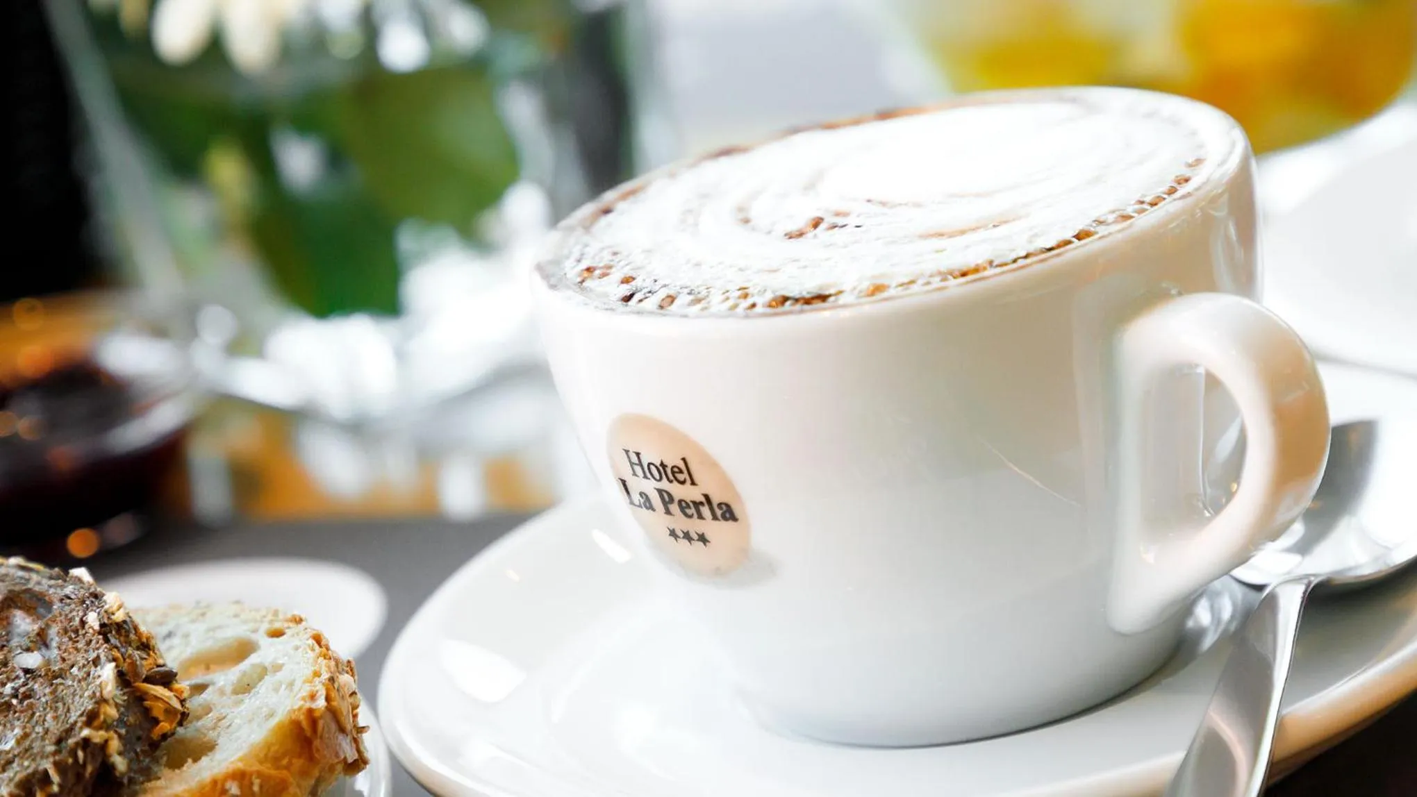 Coffee/tea facilities in Hotel La Perla