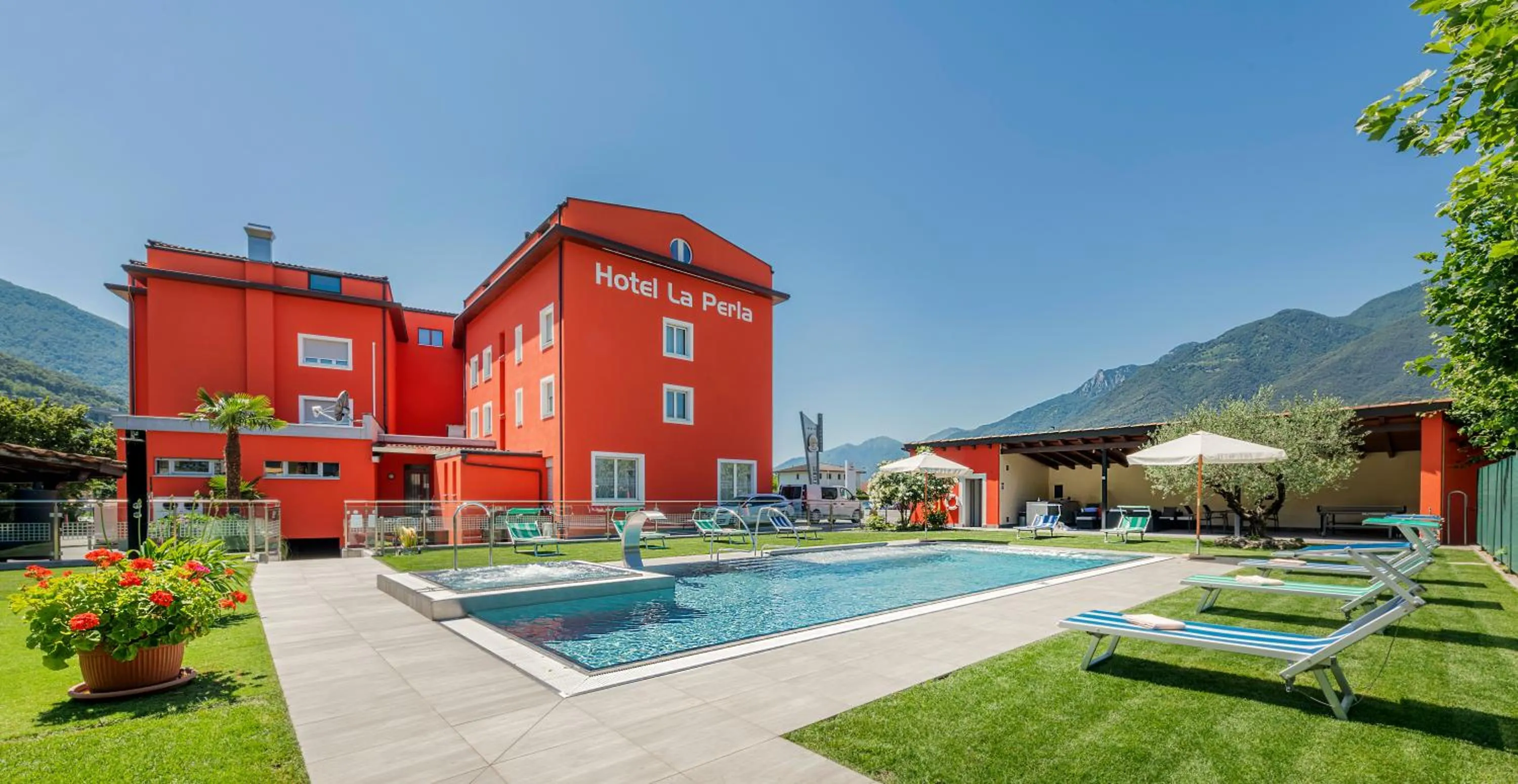 Property building in Hotel La Perla
