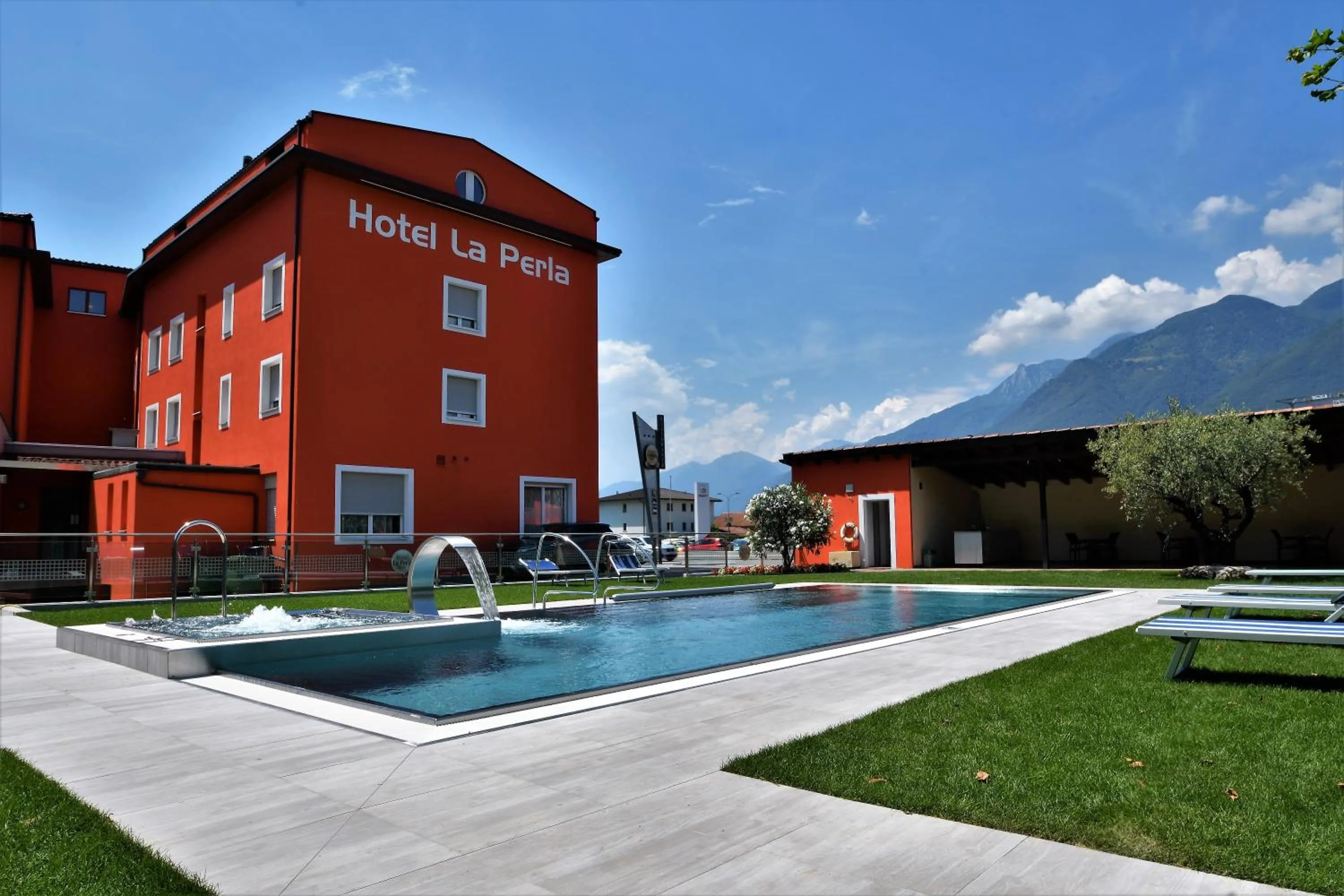 Swimming pool in Hotel La Perla