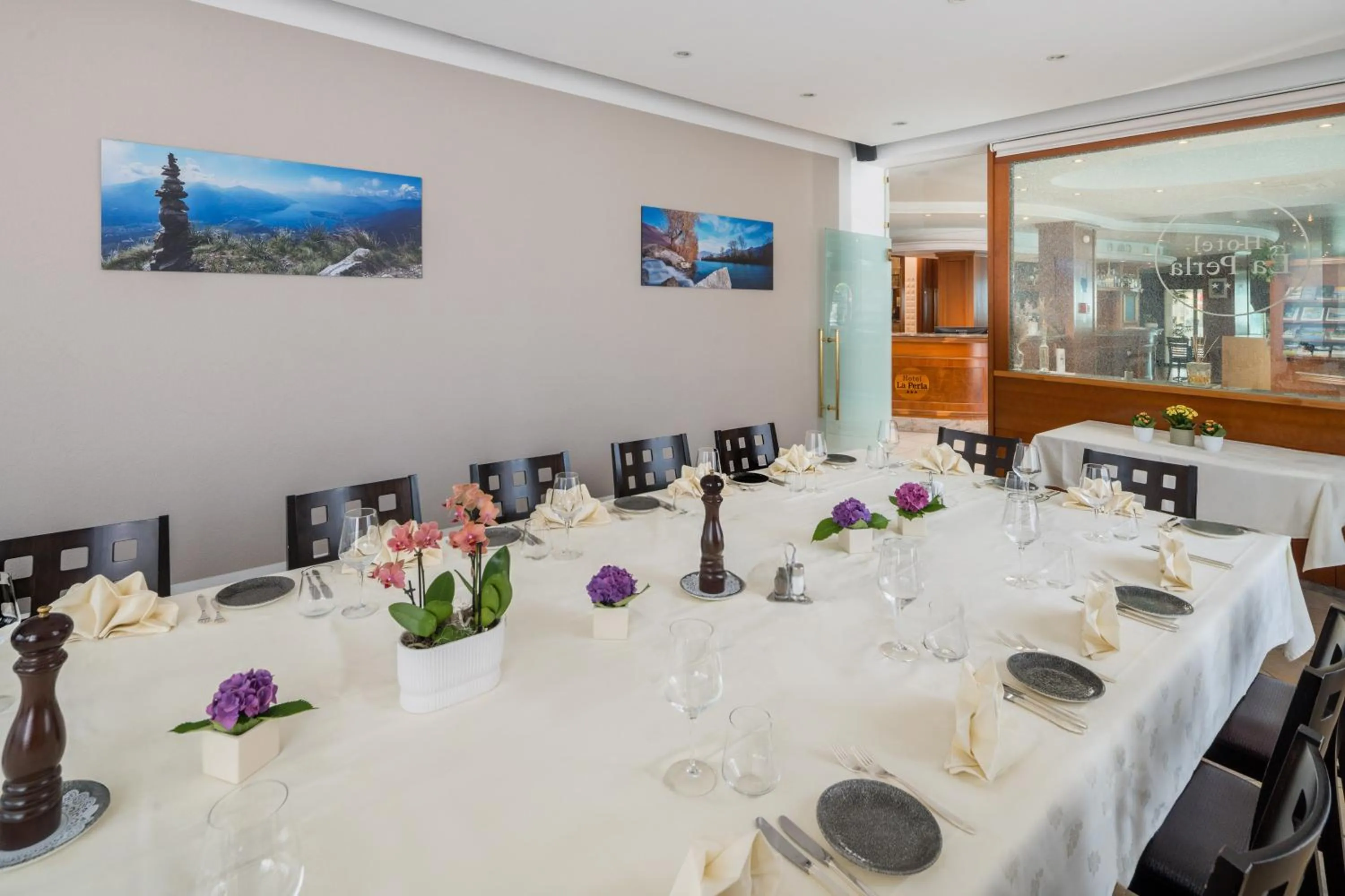 Restaurant/places to eat in Hotel La Perla