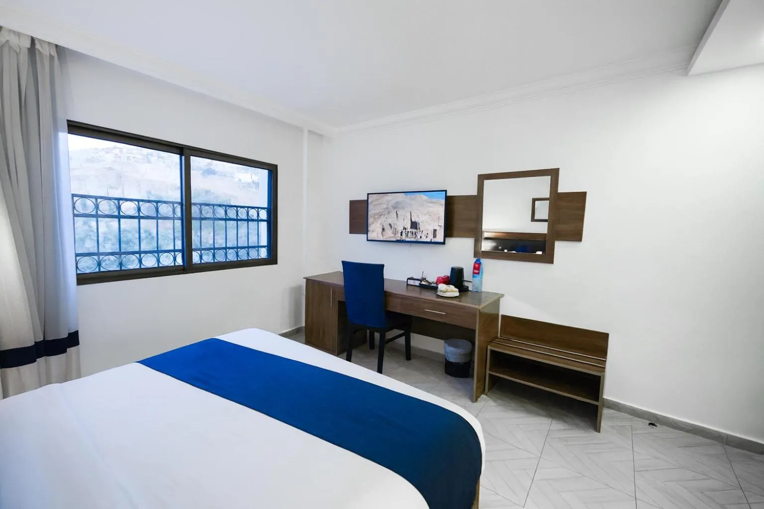 Bed in Corner View Hotel