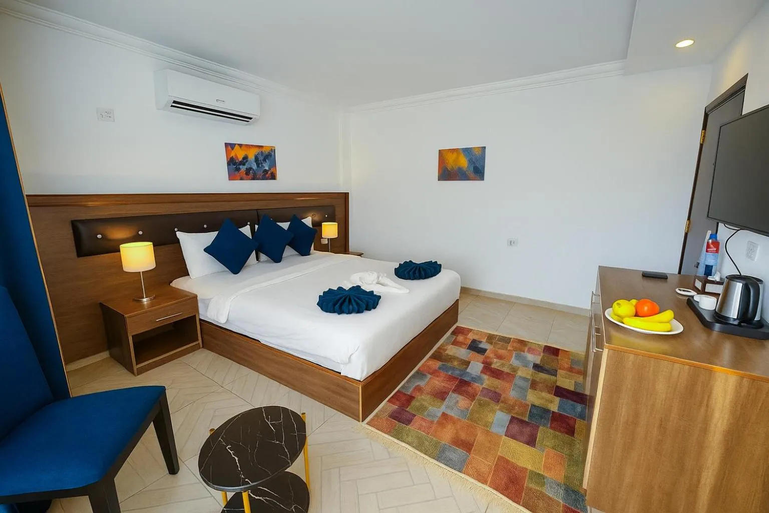 Bed in Corner View Hotel
