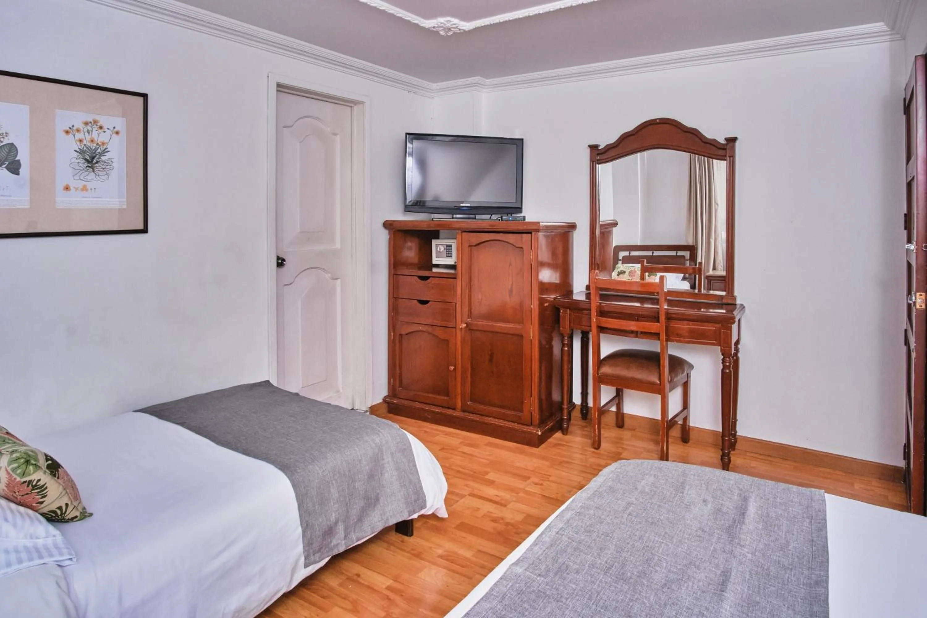 Photo of the whole room, Bed in Hotel Virrey Central