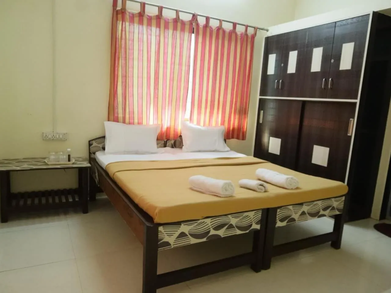 Bed in Hotel sabera residency