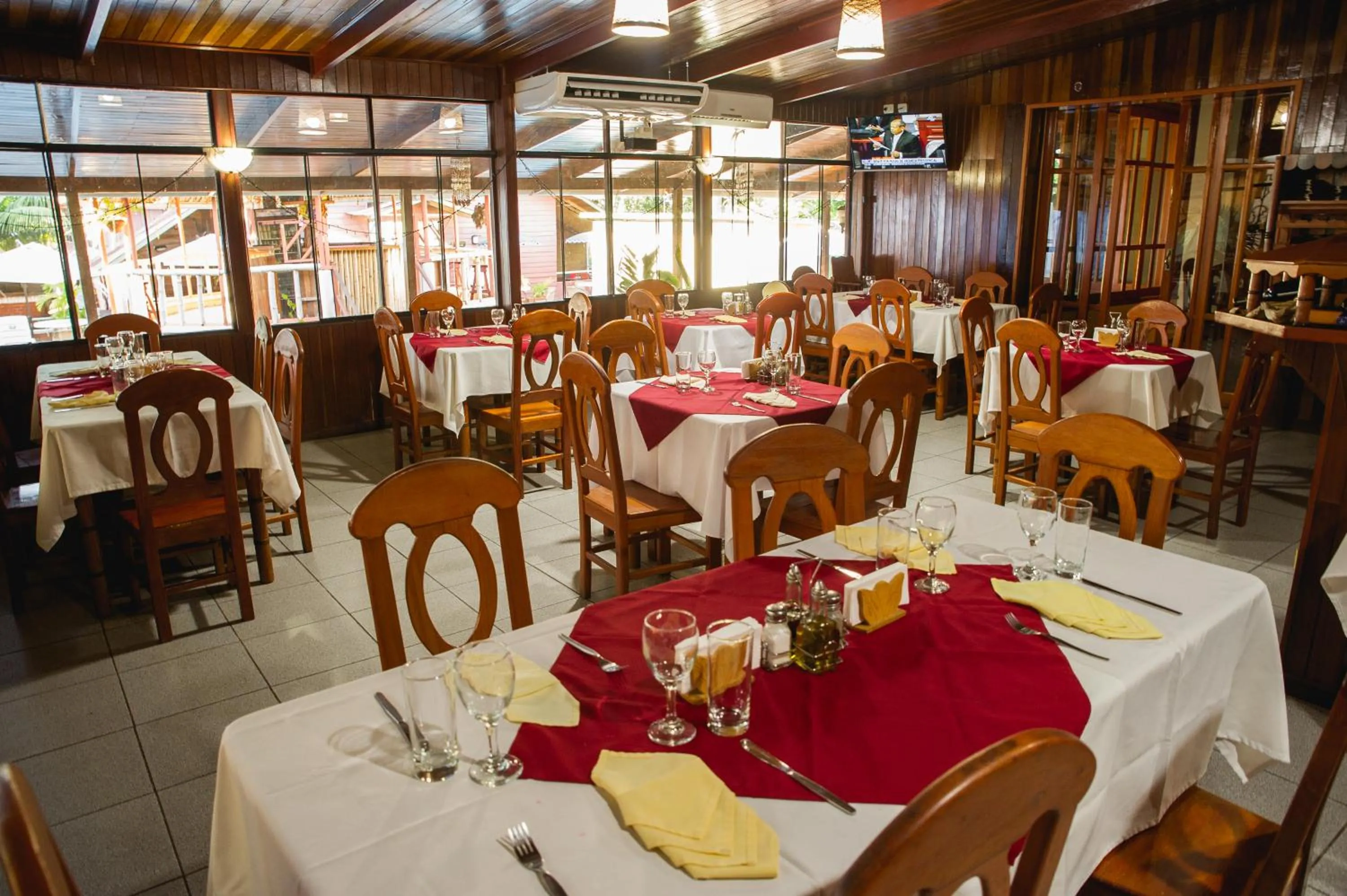 Restaurant/places to eat in Los Gavilanes Hotel
