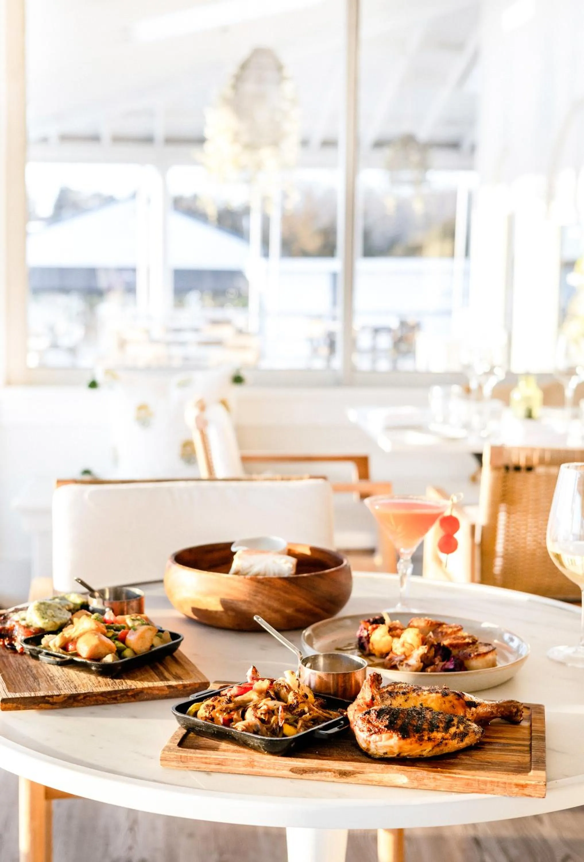 Restaurant/places to eat in EHP Resort & Marina