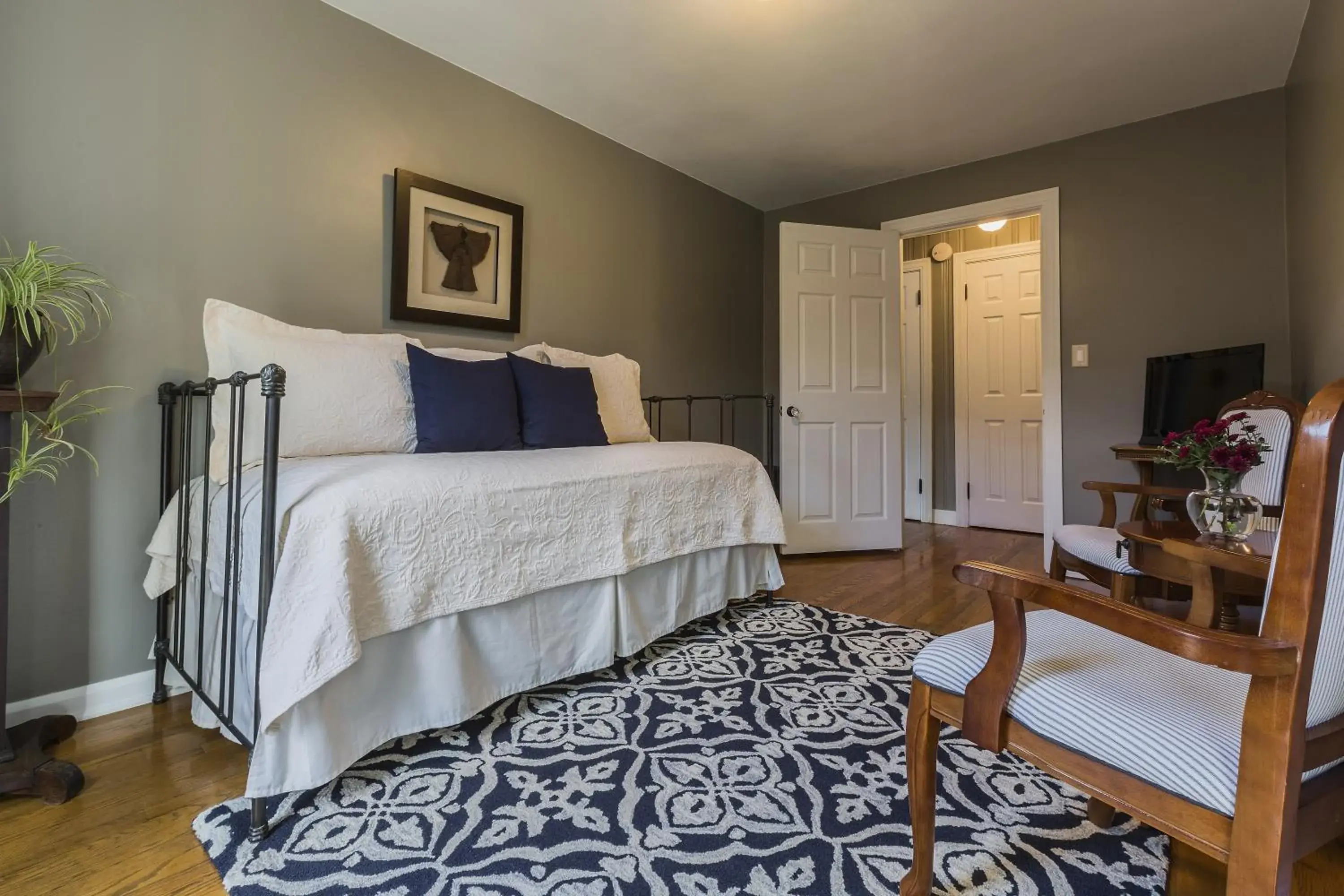 Deluxe King Suite in Market Street Inn Deluxe King Suite in Market Street Inn