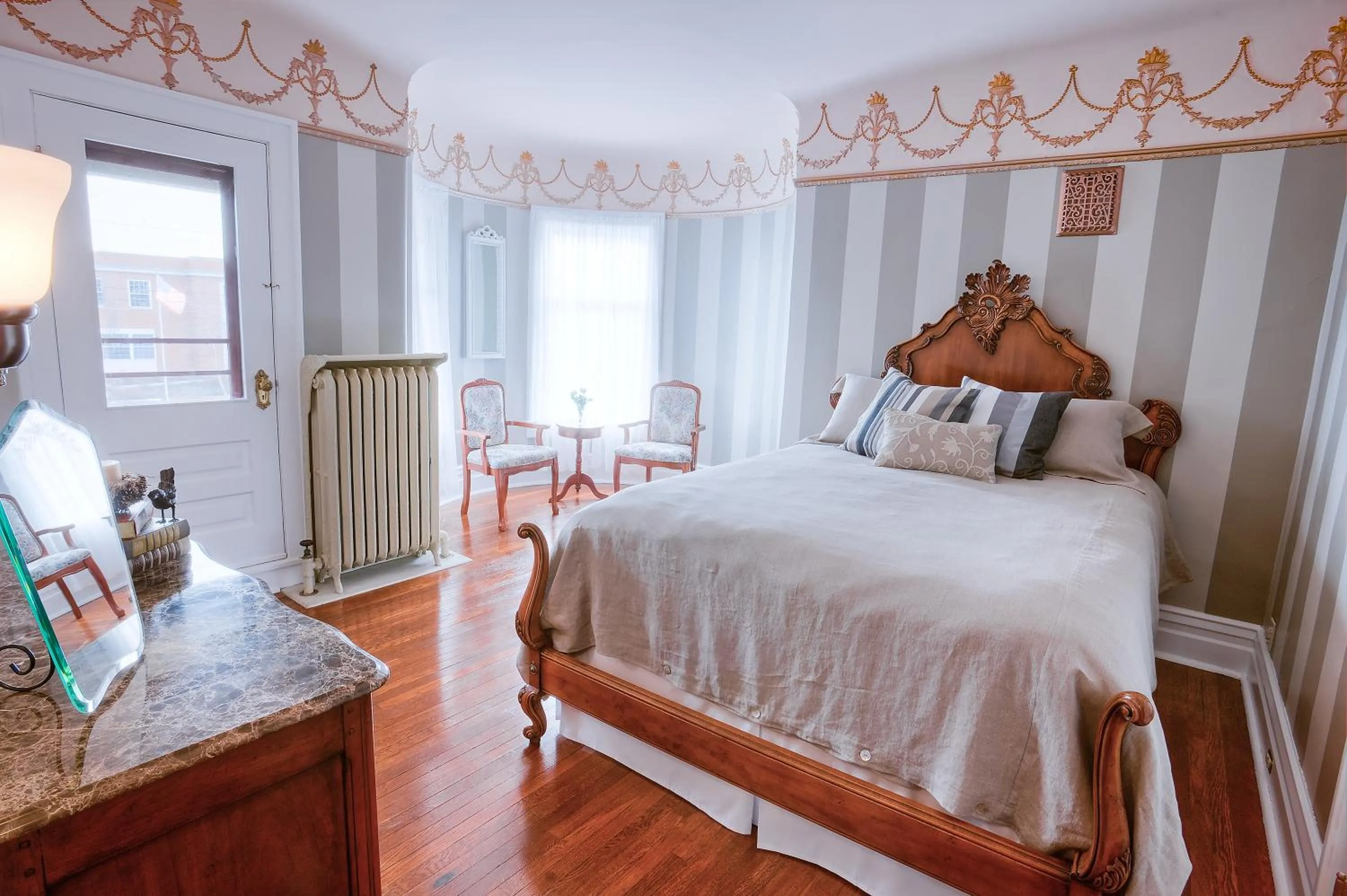 Photo of the whole room, Bed in Market Street Inn