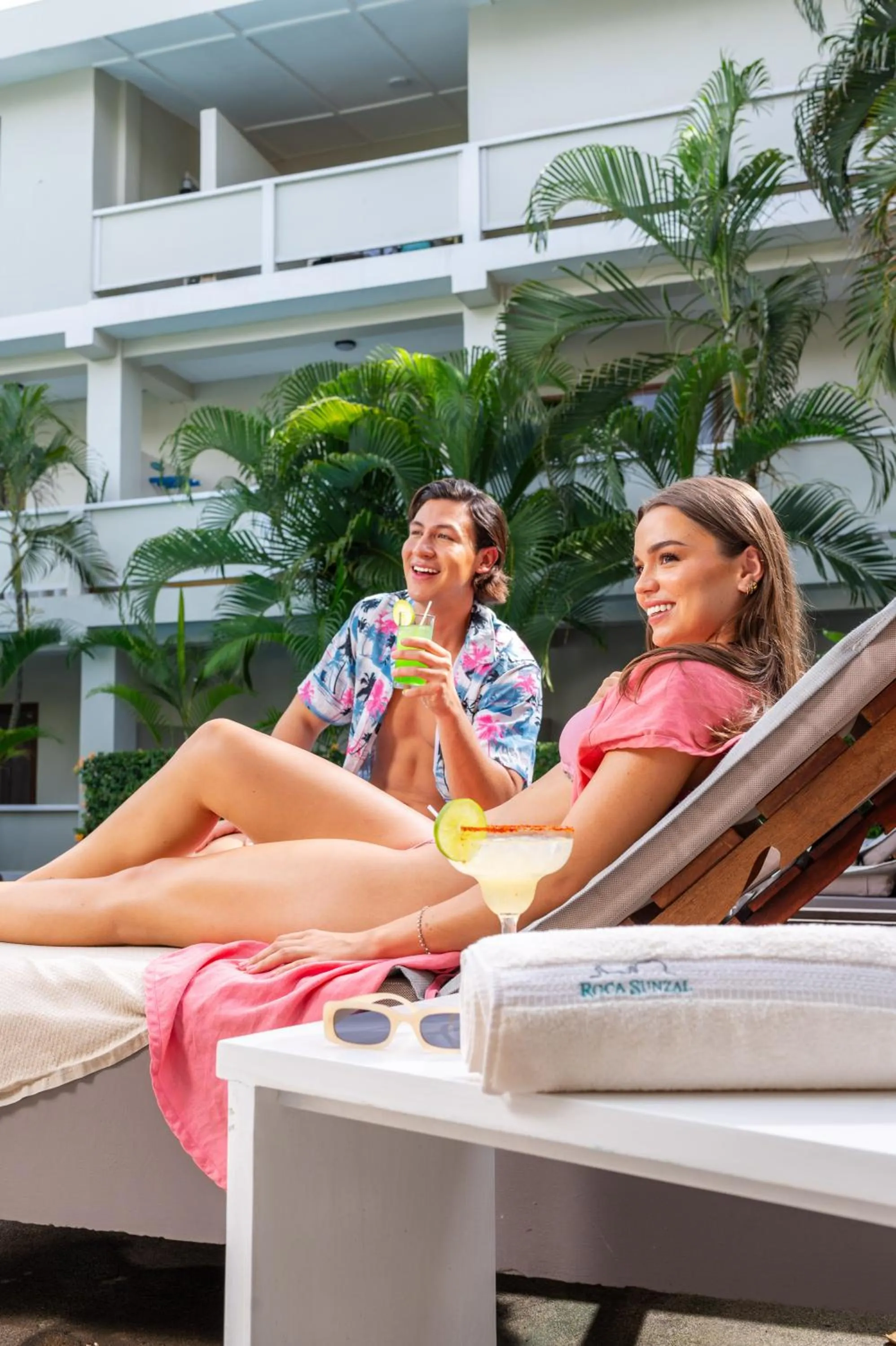 Swimming pool in Hotel Roca Sunzal