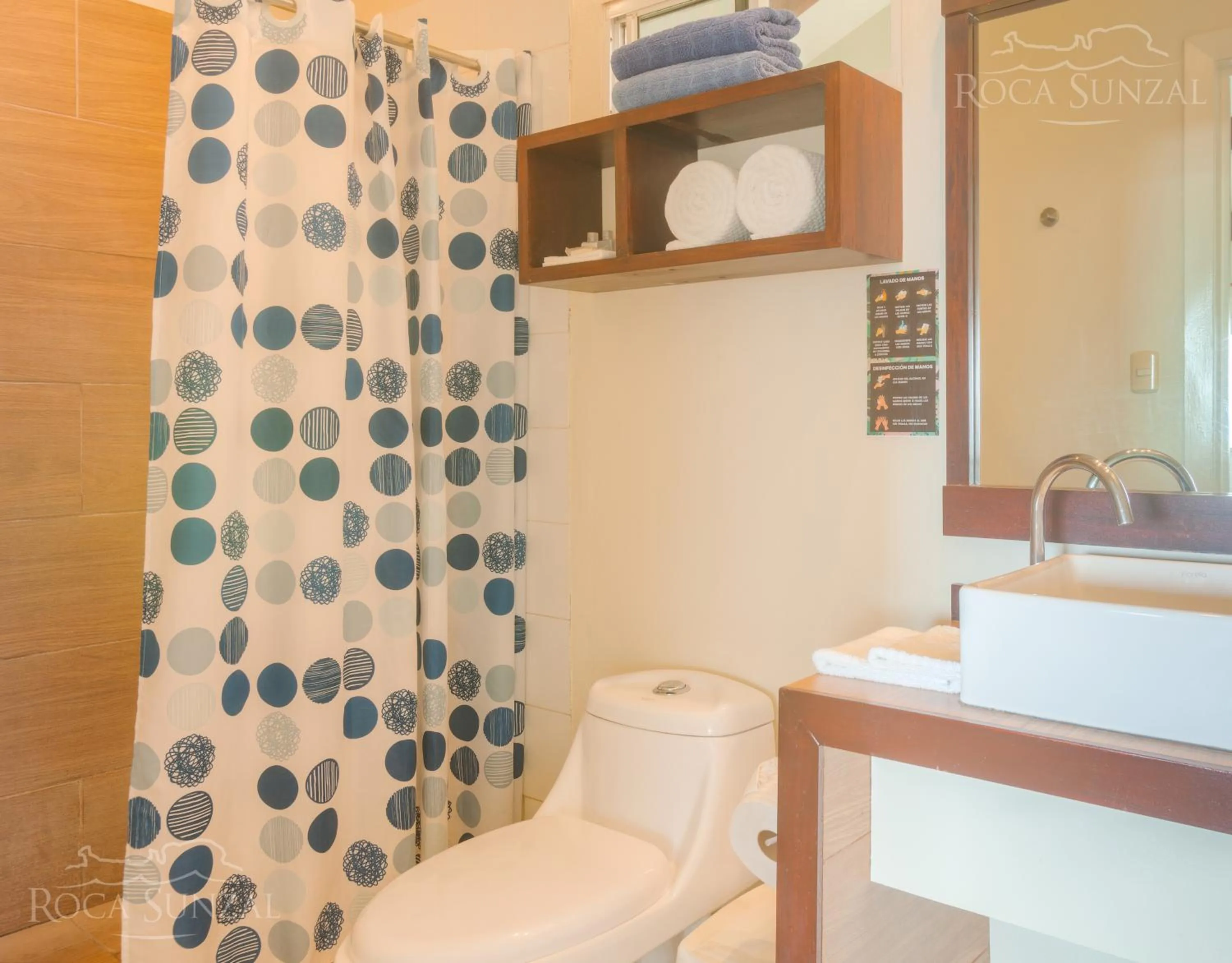 Bathroom in Hotel Roca Sunzal