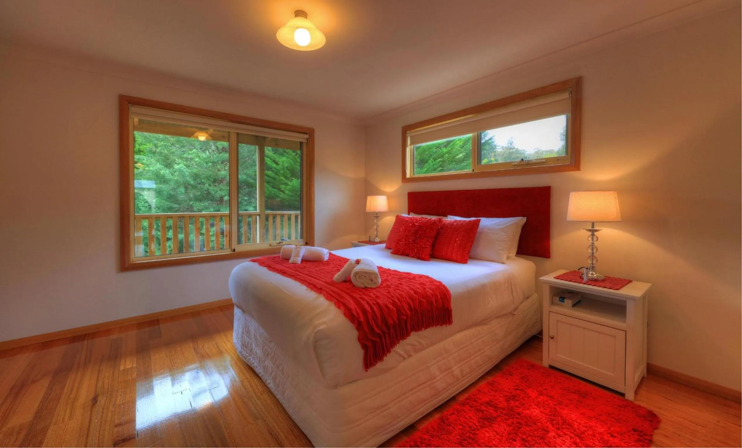 Bedroom, Bed in Roosters Rest