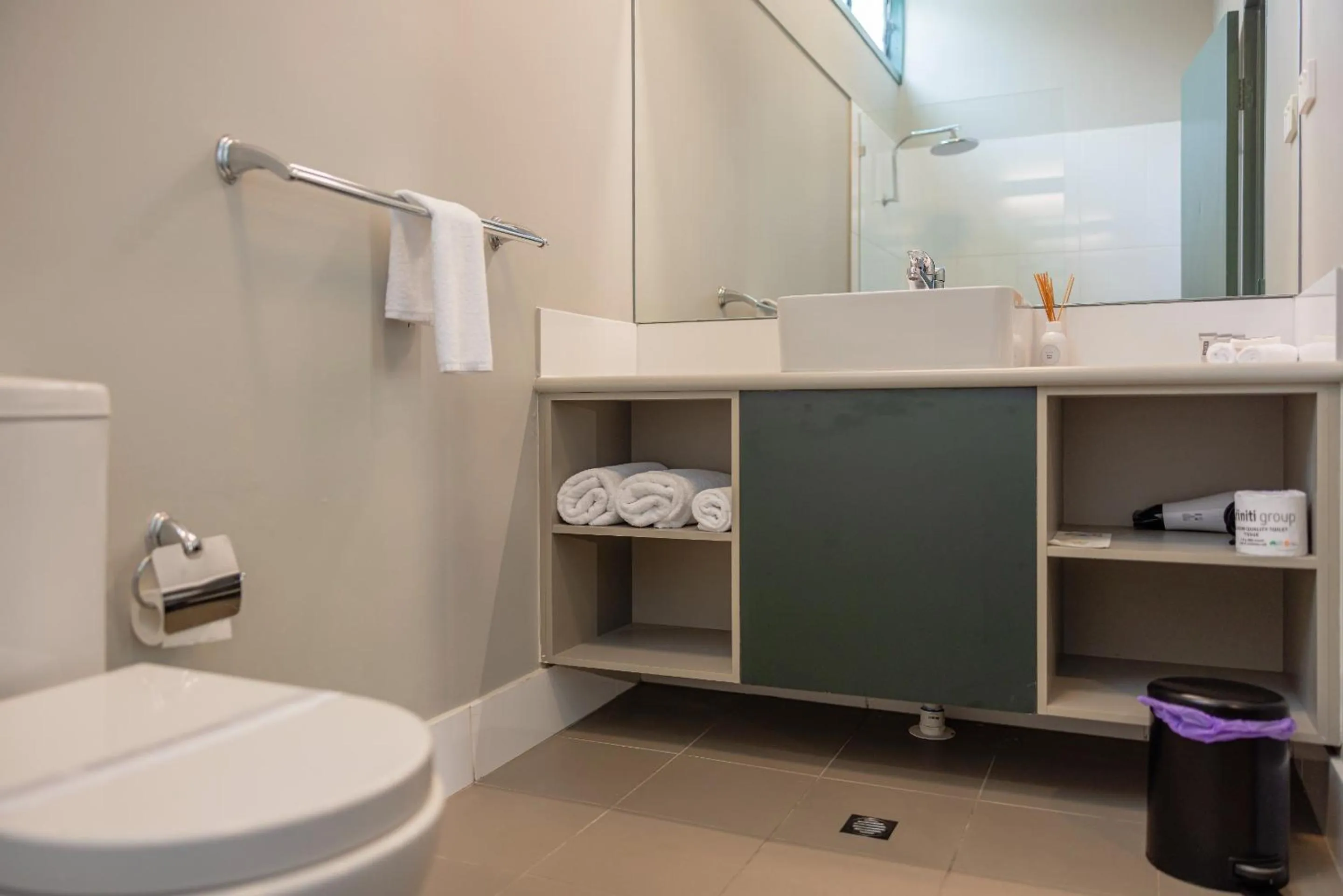 Toilet in Everton Park Hotel