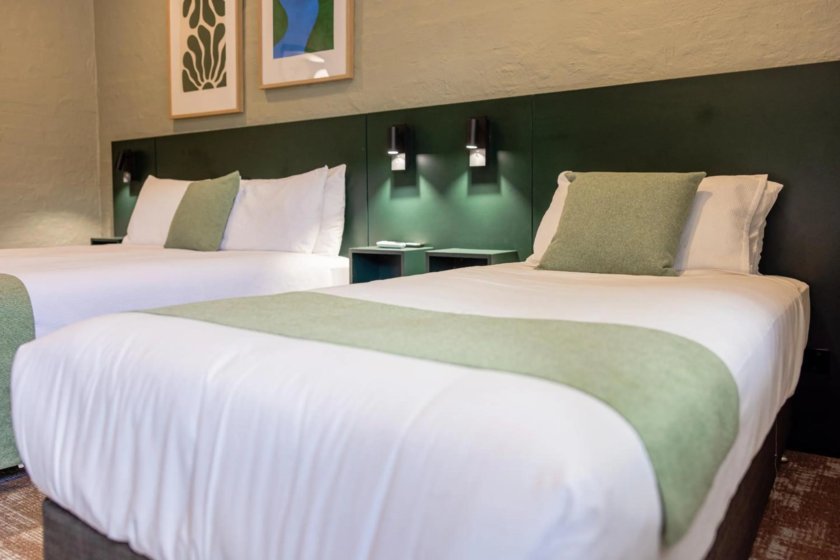 Bed in Everton Park Hotel