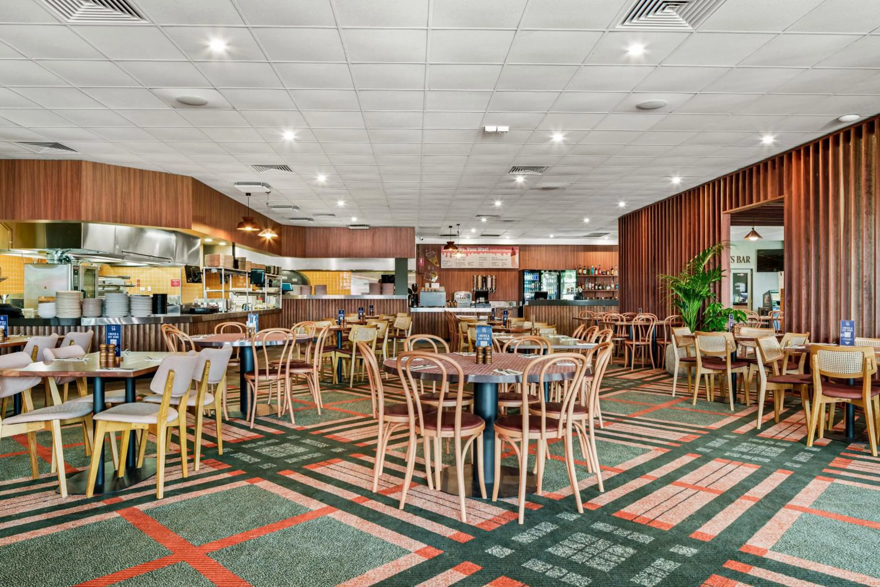 Restaurant/places to eat in Everton Park Hotel