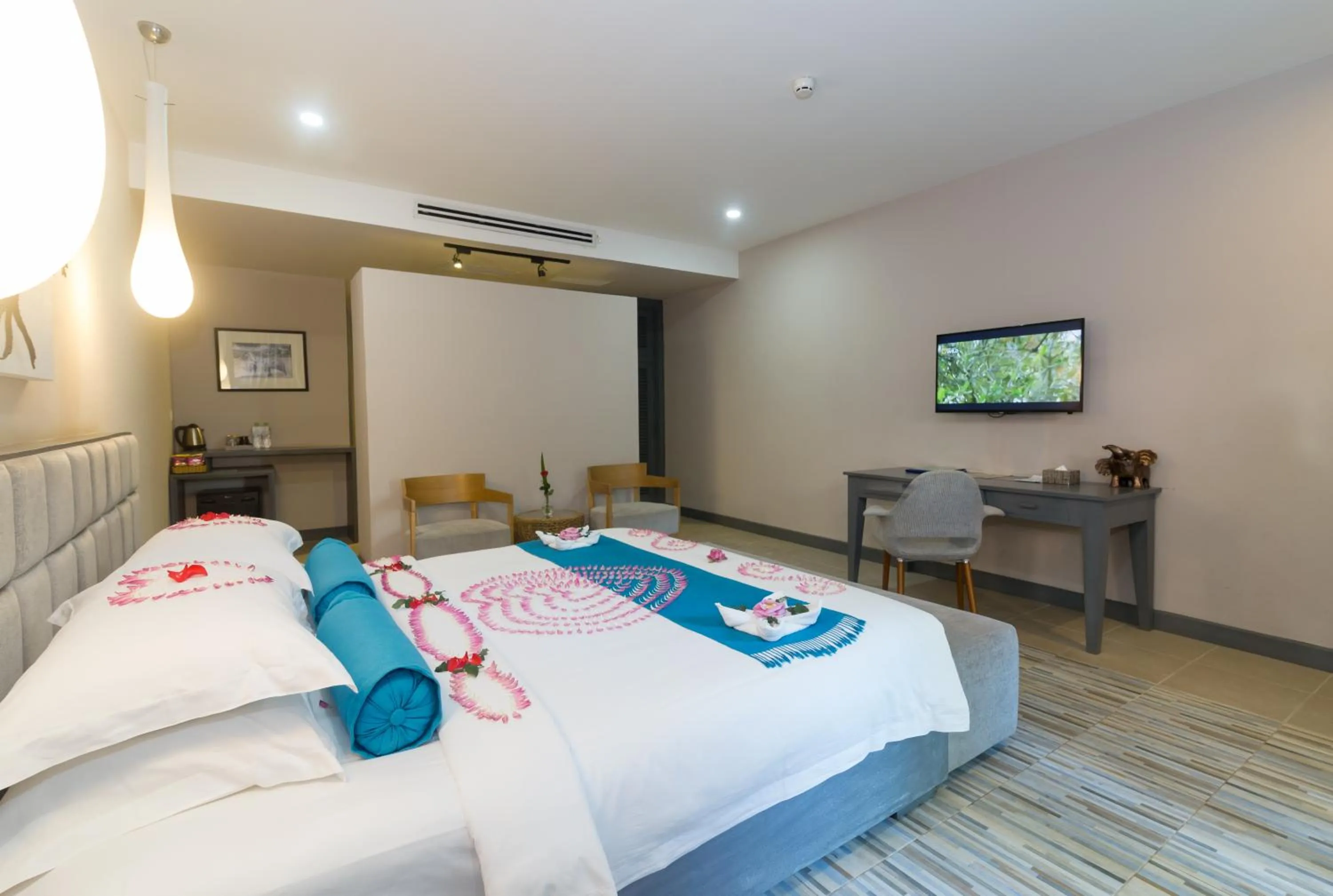 Photo of the whole room, Bed in Damrei Angkor Hotel