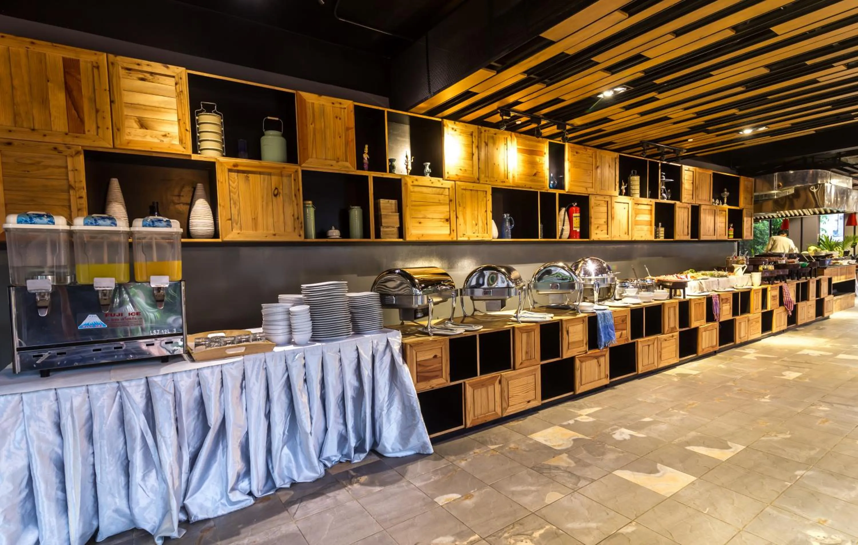 Restaurant/places to eat in Damrei Angkor Hotel