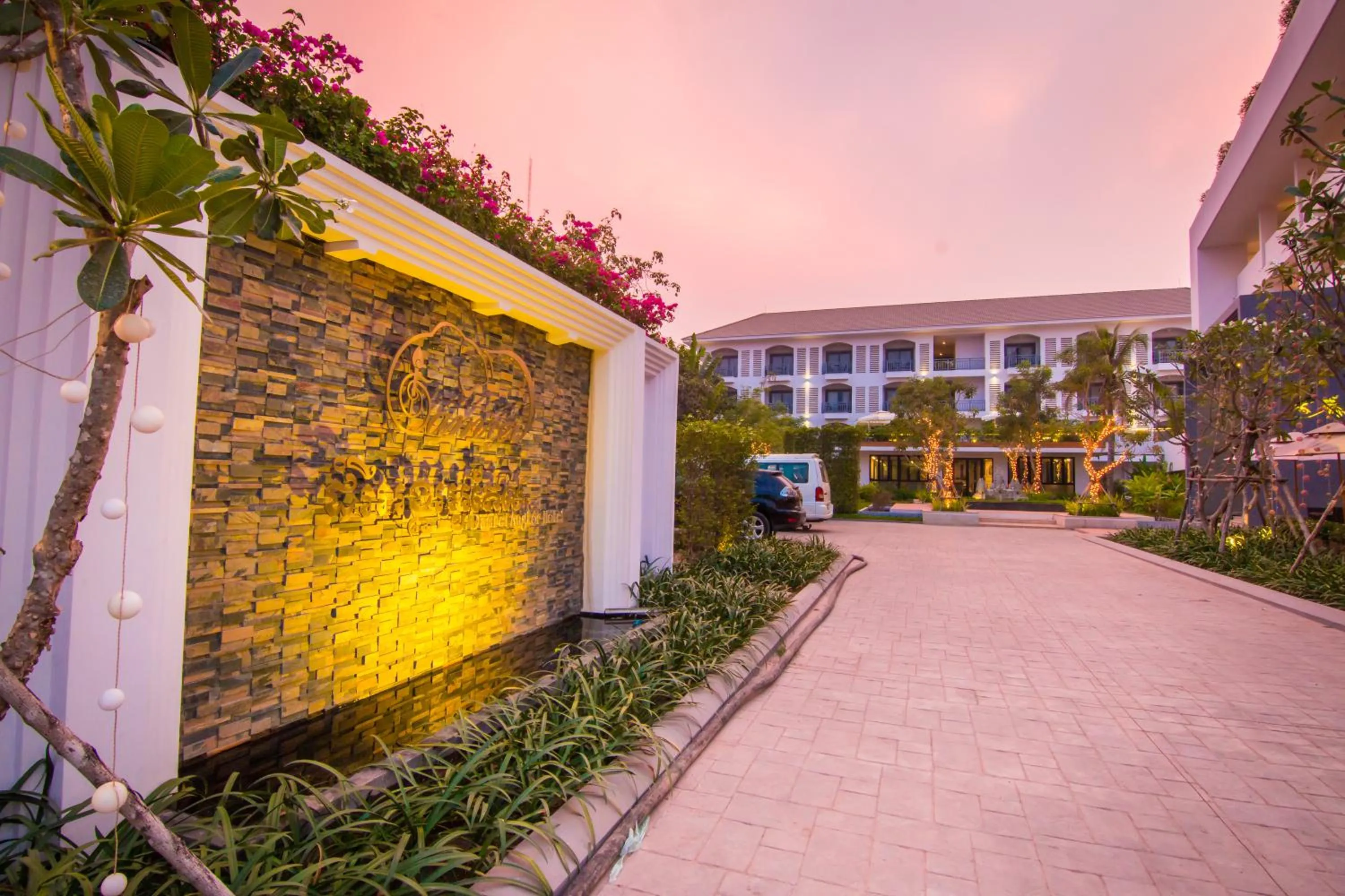 Garden in Damrei Angkor Hotel