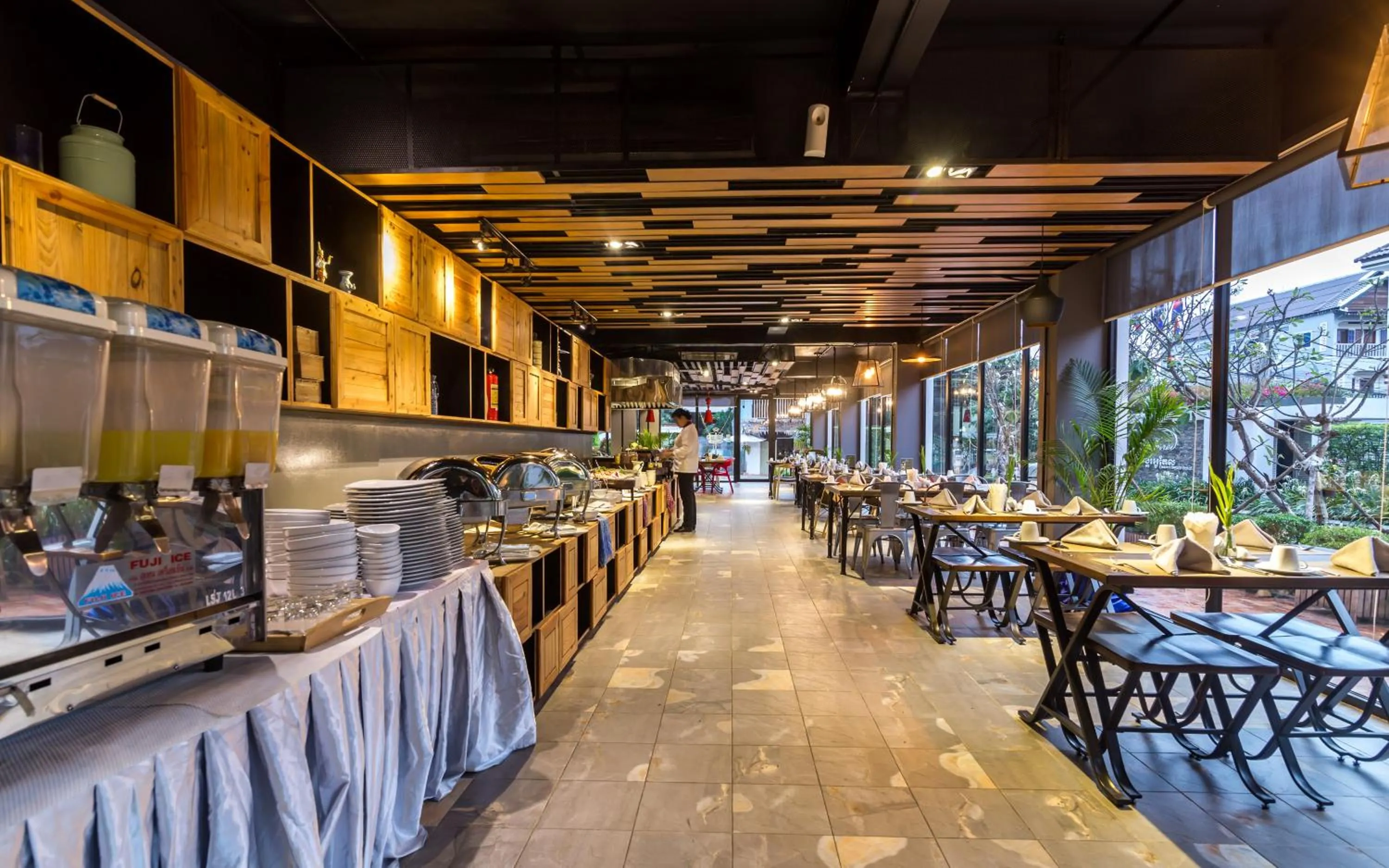 Restaurant/places to eat in Damrei Angkor Hotel