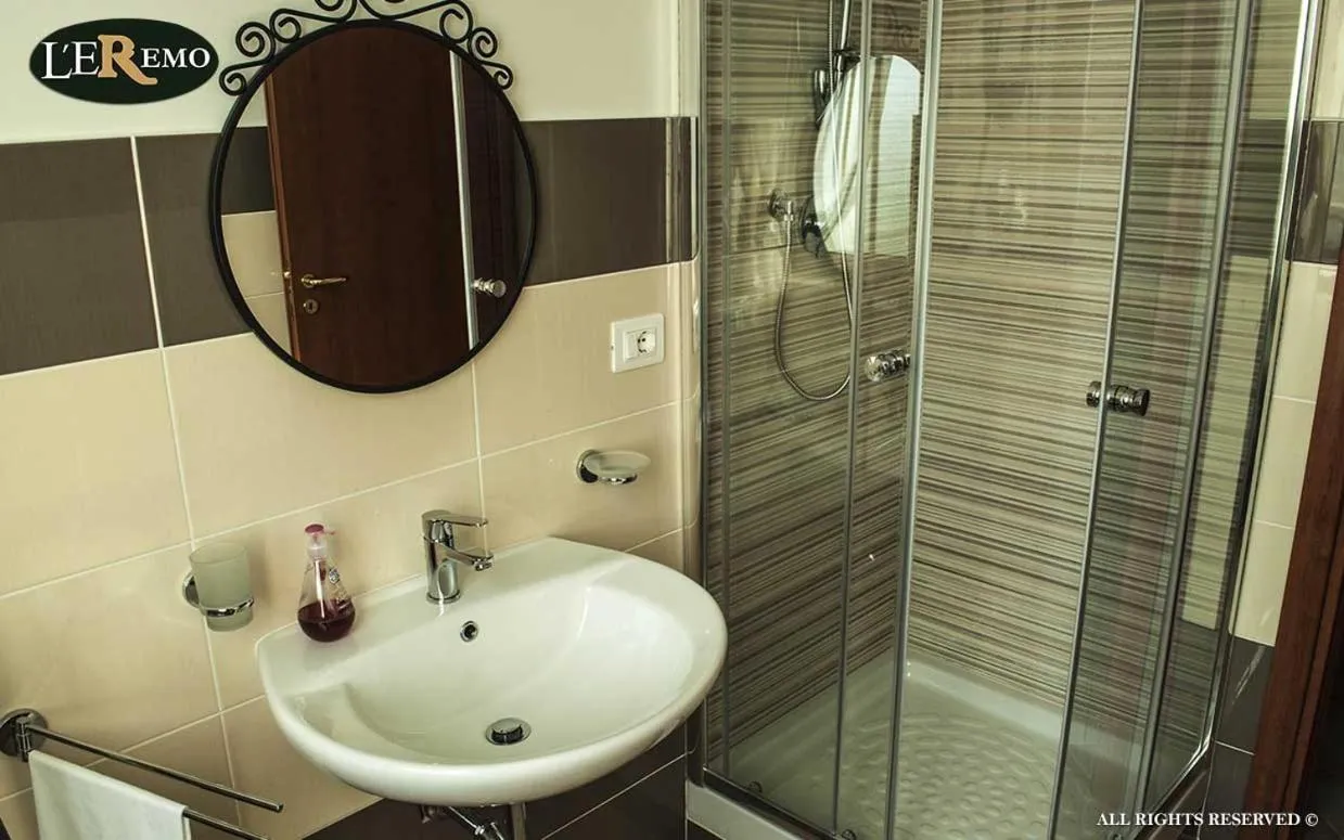 Shower in L'Eremo Country House