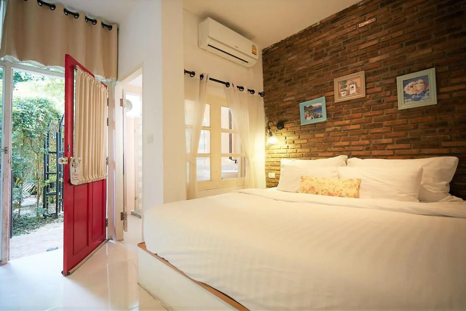Superior Double Room with Balcony in Nai Suan Bed and Breakfast Superior Double Room with Balcony in Nai Suan Bed and Breakfast