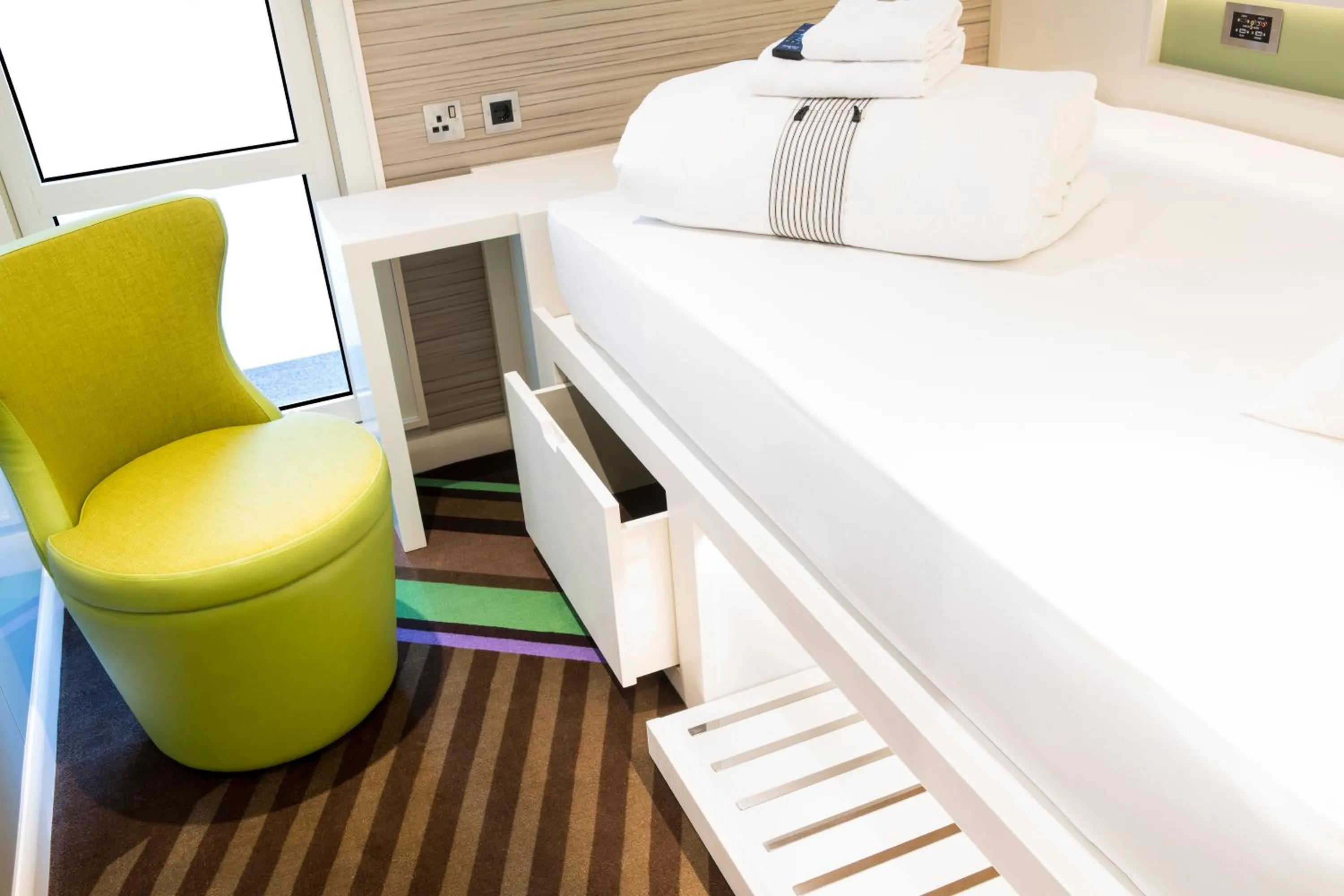 Bedroom, Bed in hub London - Goodge Street