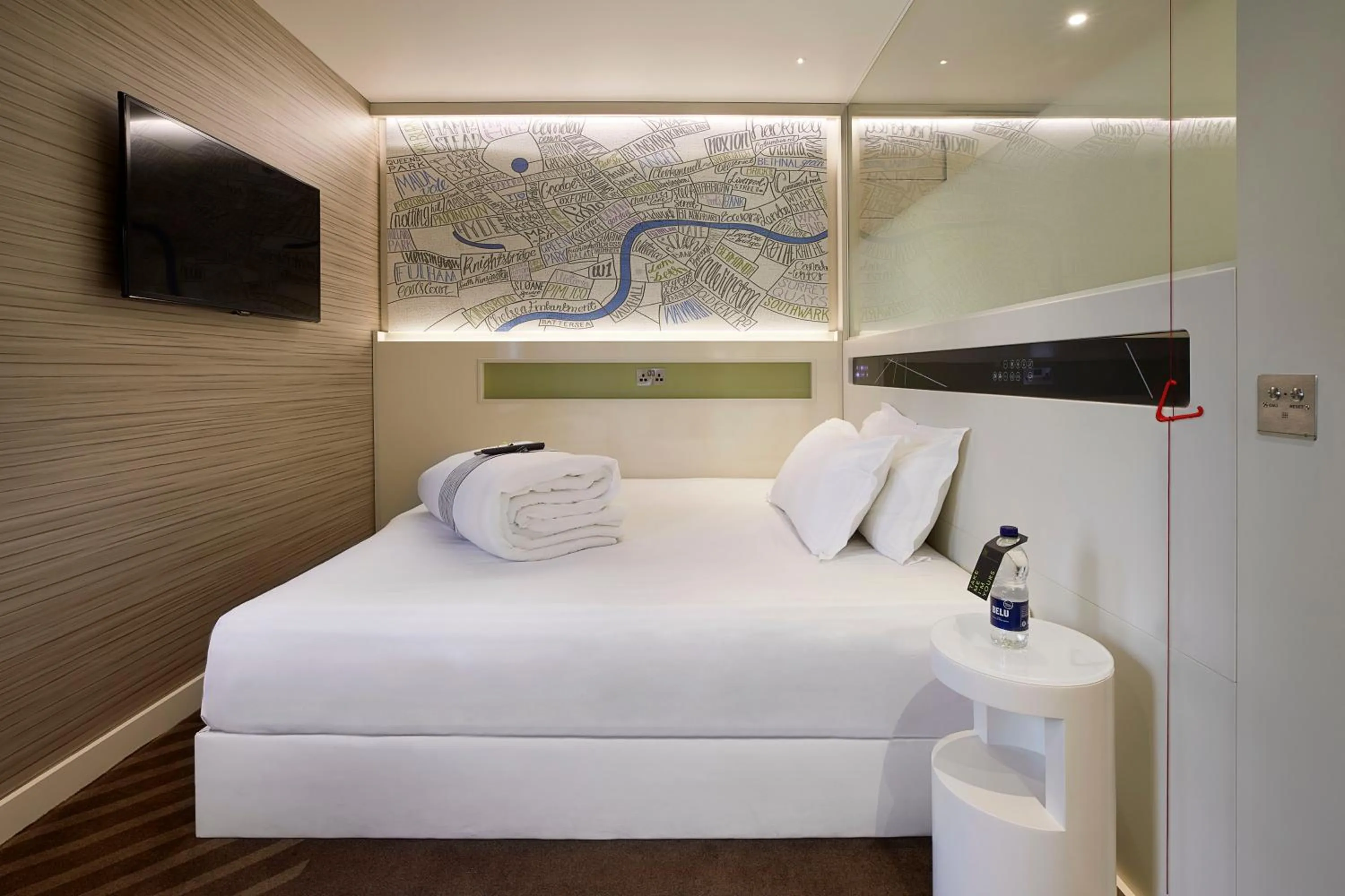 Bedroom, Bed in hub London - Goodge Street