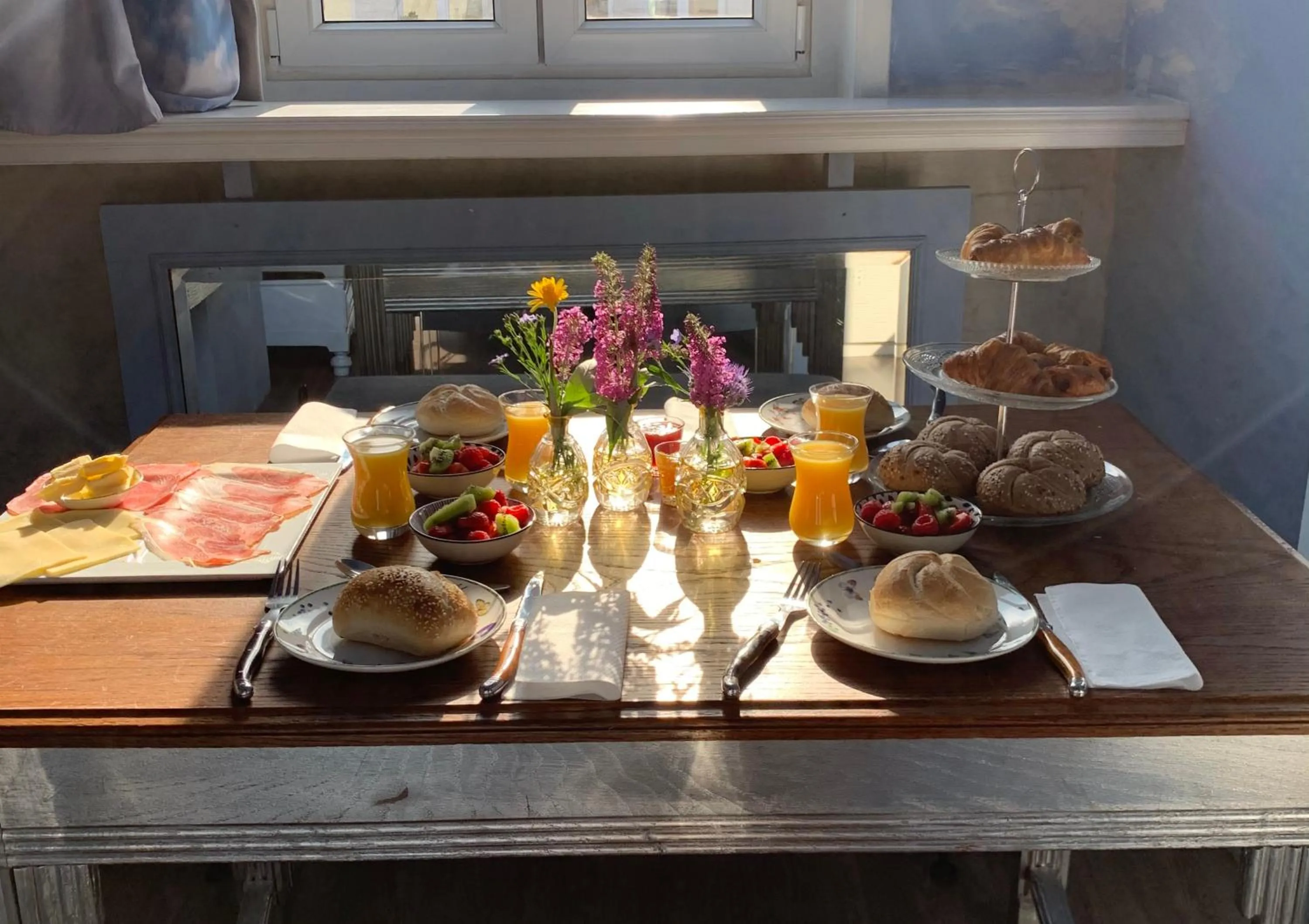 Dining area in House Le Prince D'Anvers