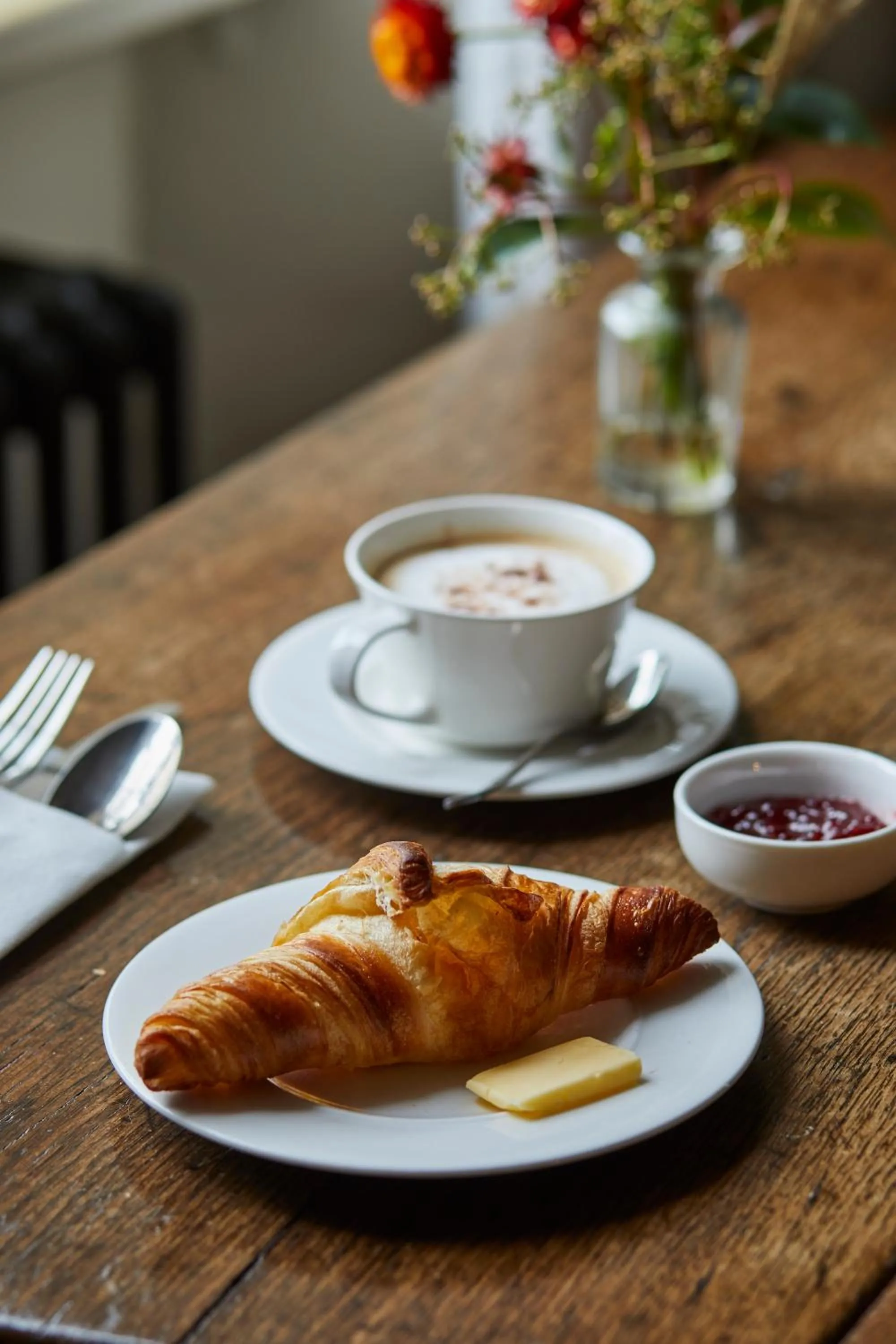 Breakfast in Victorian House
