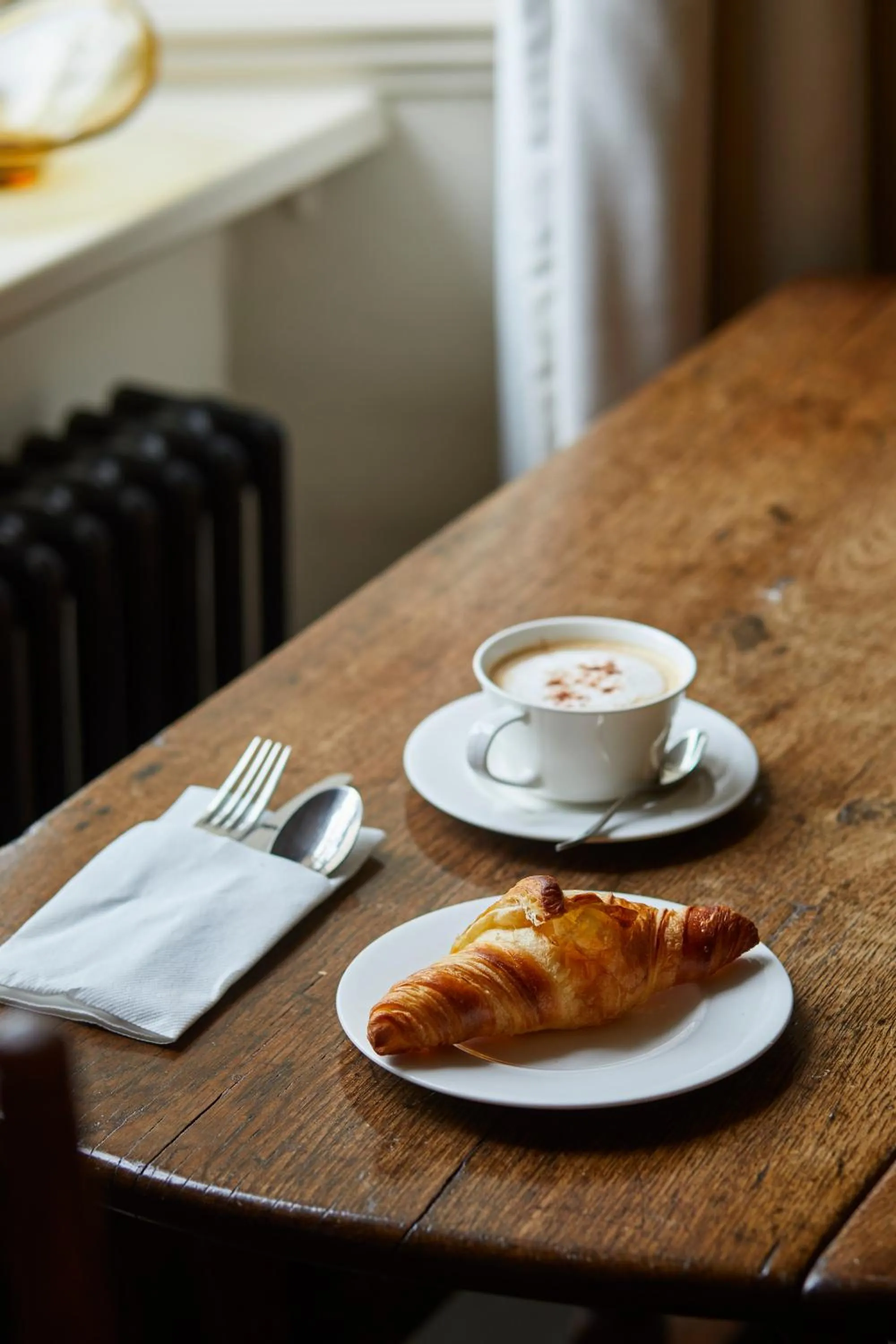 Breakfast in Victorian House